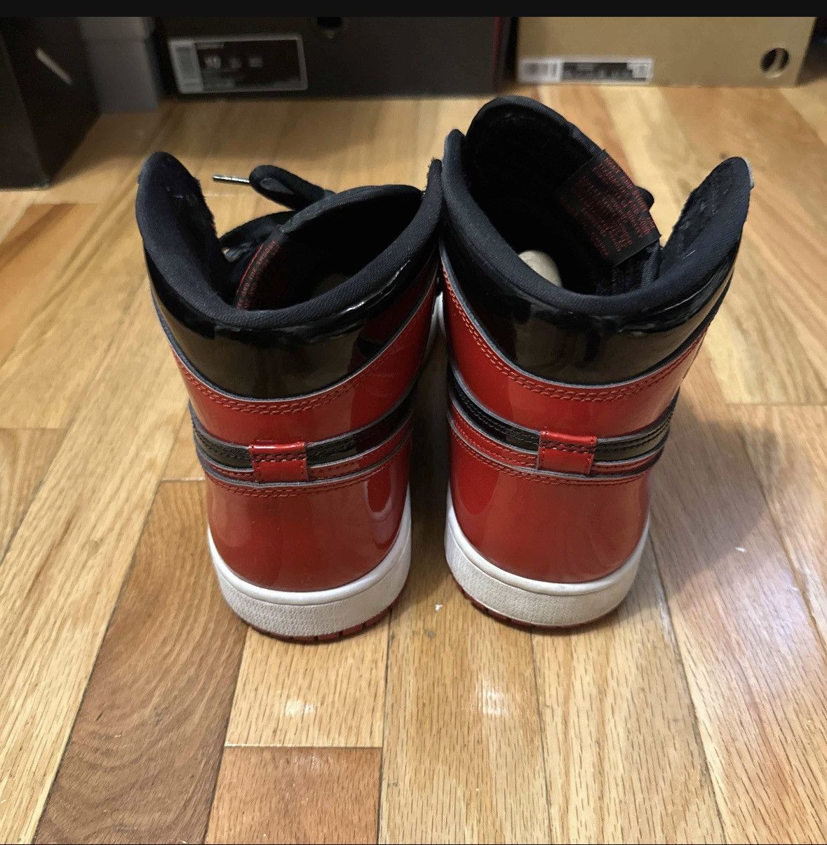 Jordan Brand × Nike Jordan 1 high og patent bred Size US 10 / EU 43 - 4 Thumbnail