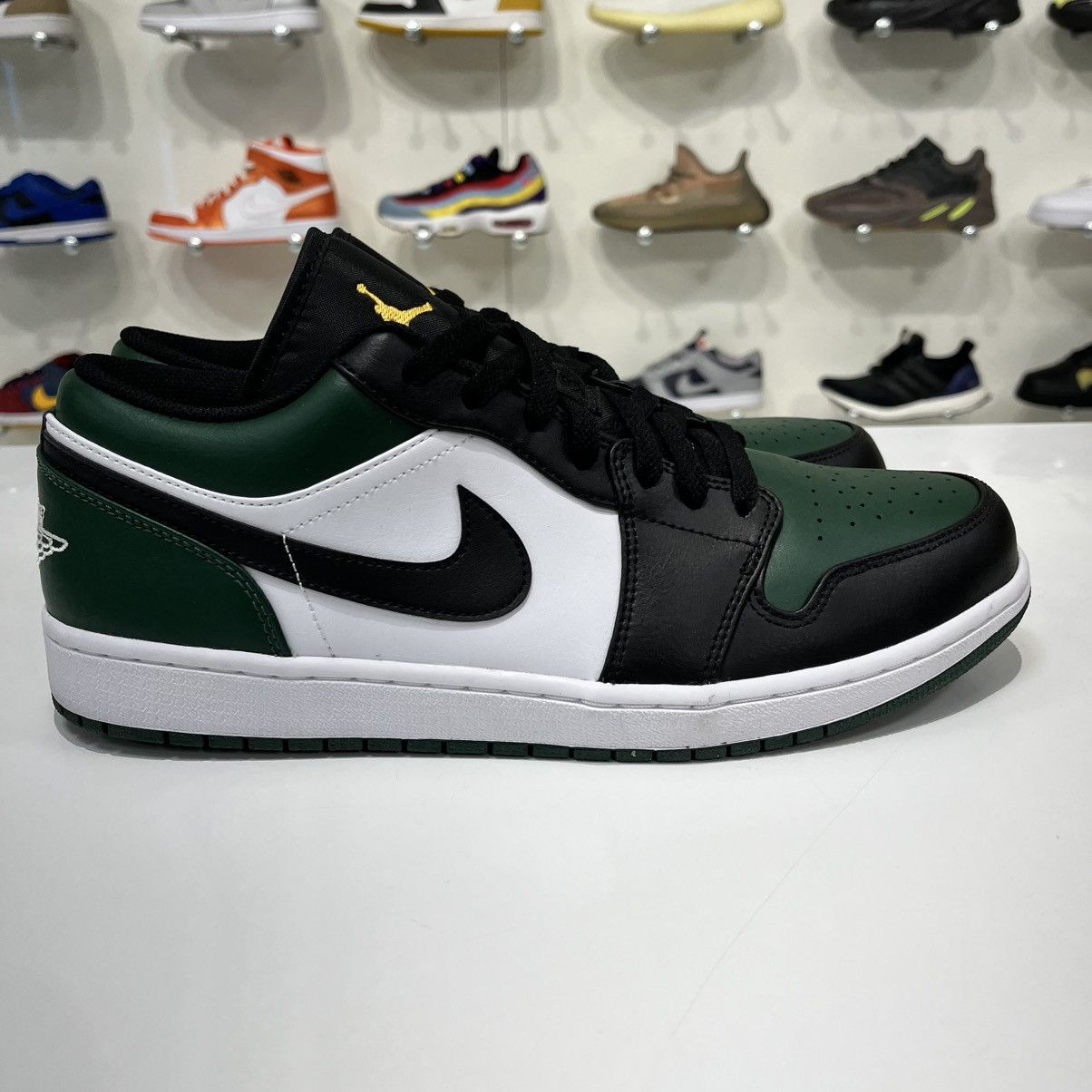 Nike Air Jordan 1 Low Green Toe Size US 12 / EU 45 - 7 Thumbnail