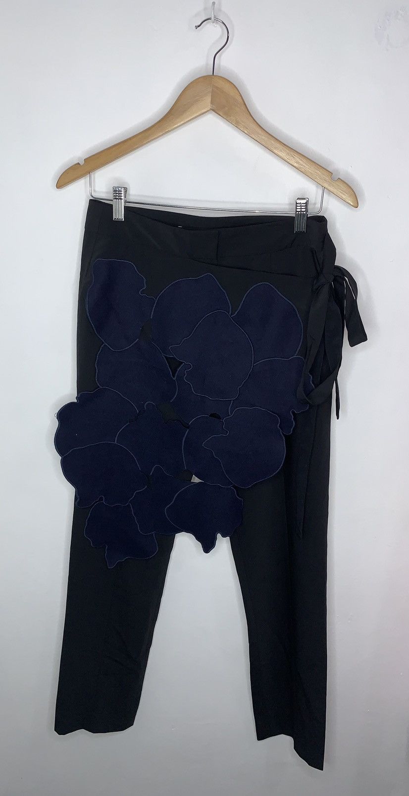 Tibi Tibi Petal Emblished Pants Size 27" / US 4 / IT 40 - 1 Thumbnail