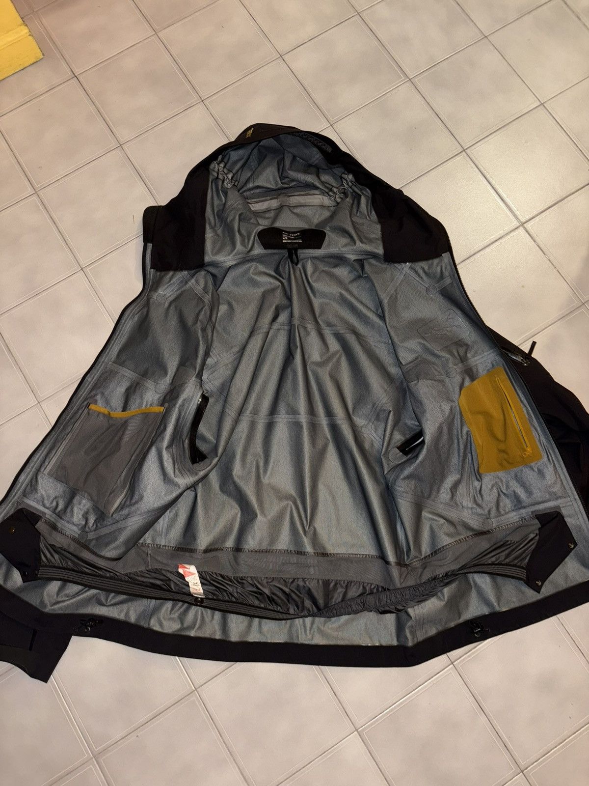 Arc'teryx Arc’teryx Saber AR 24k Gold Jacket Size US L / EU 52-54 / 3 - 5 Thumbnail