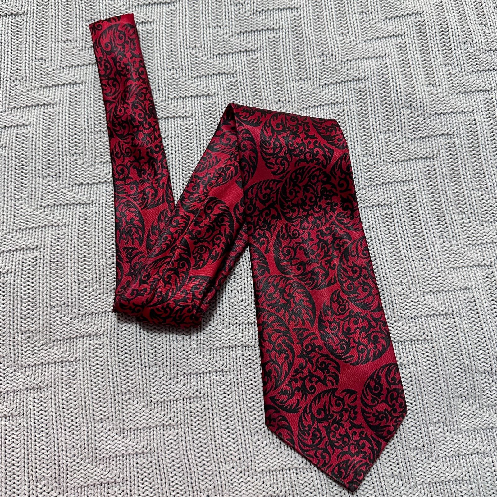 Vintage Vintage Viking red and black paisley men's tie Size ONE SIZE - 1 Thumbnail