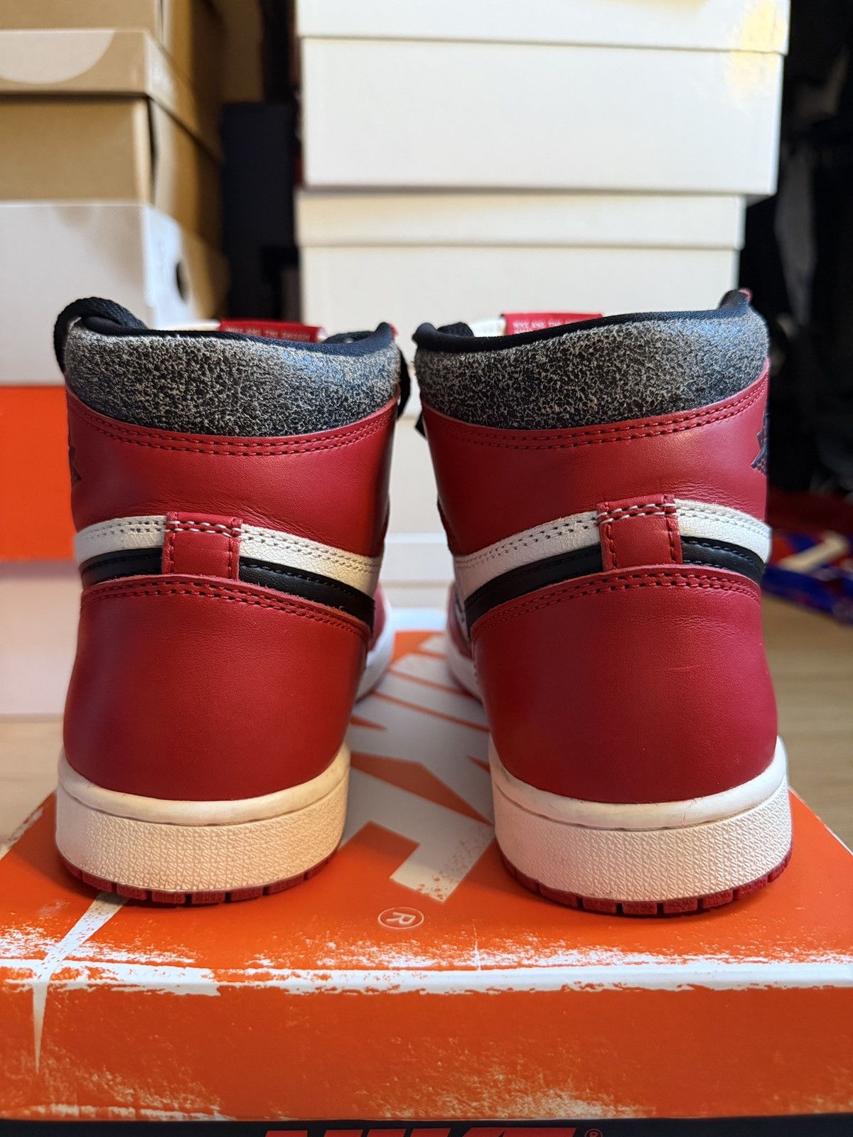 Nike Nike Jordan Retro 1 “Lost and Found” Chicago Size US 7.5 / EU 40-41 - 3 Thumbnail