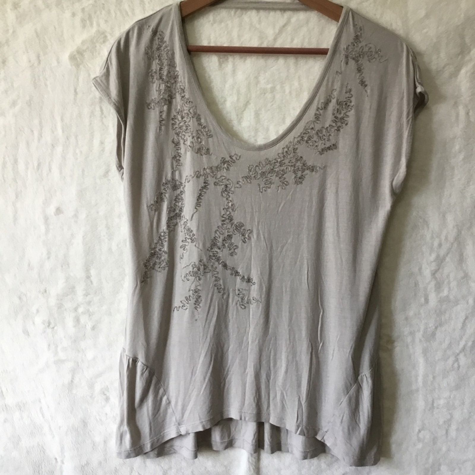 Club Monaco Club Monaco Light Gray Asymmetrical Sequined Top Size S / US 4 / IT 40 - 1 Thumbnail