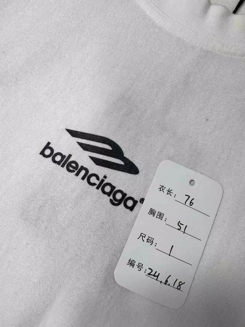 Balenciaga Balenciaga White chest 3 B short sleeve Size US S / EU 44-46 / 1 - 4 Thumbnail