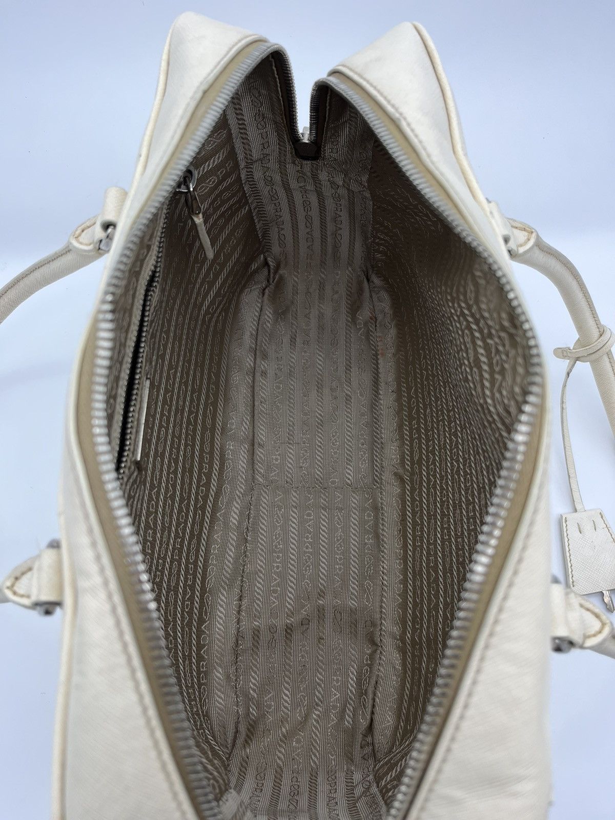 Prada Authentic PRADA Saffiano Hand Bag Size ONE SIZE - 21 Thumbnail
