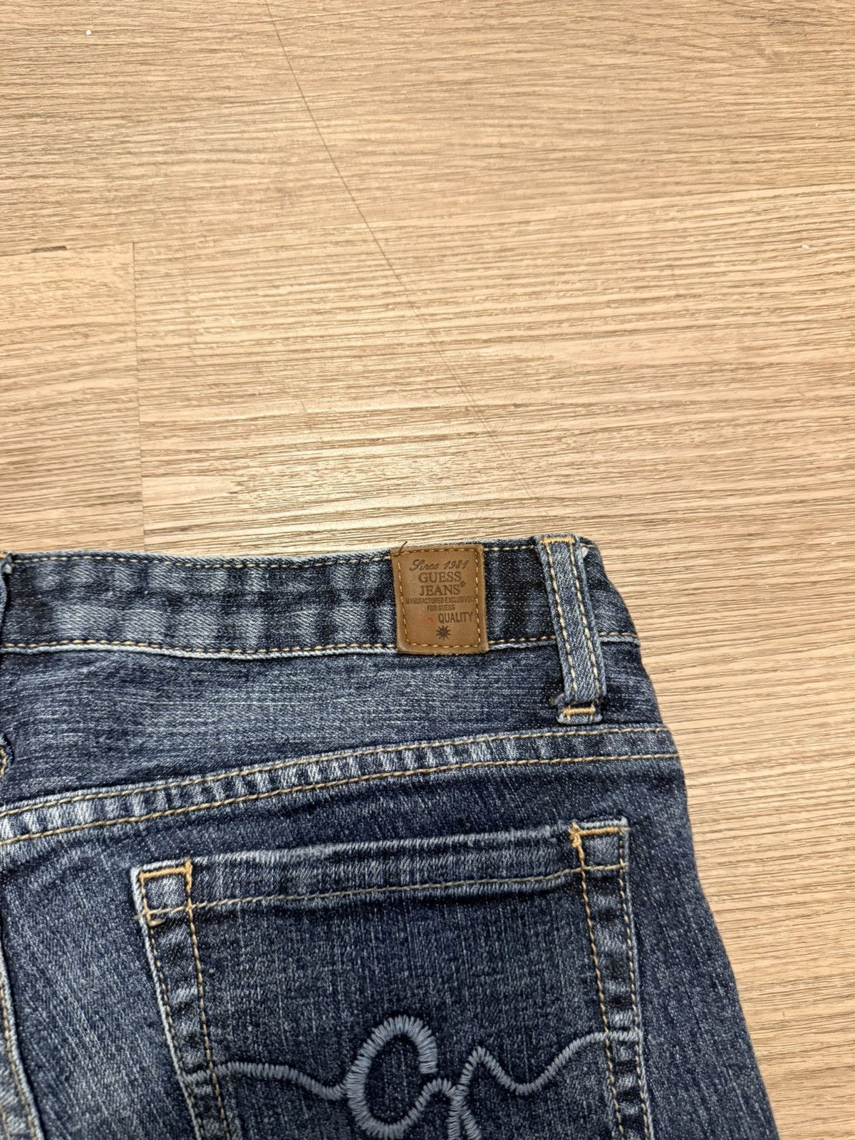 Guess Y2K dark-washed low-rise bootcut Guess denim Size 27" / US 4 / IT 40 - 4 Thumbnail