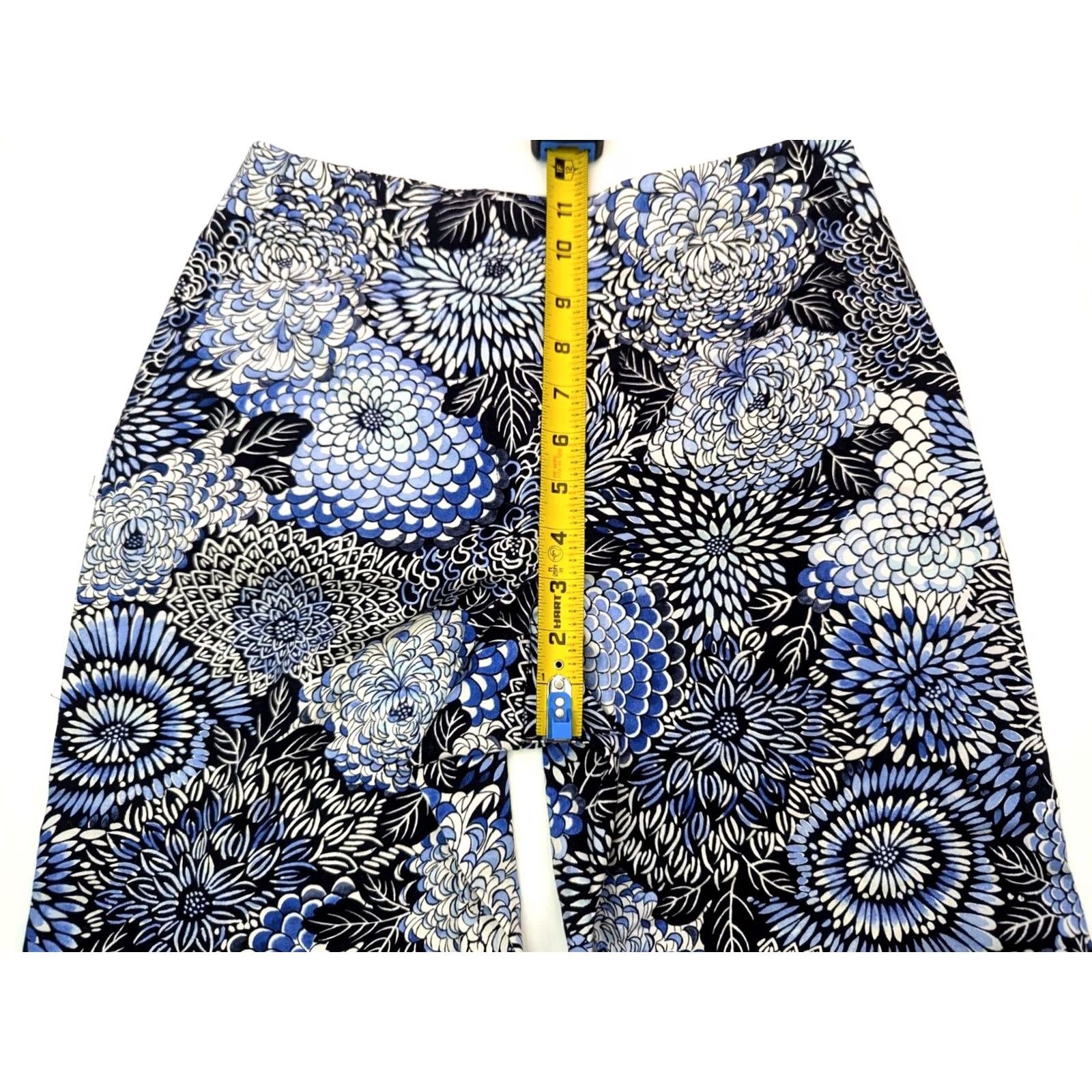 Talbots Talbots Women's Pants Capri Stretch Floral Print Blue 2 (26x29) Regular Inseam 26" Waist 29" Vintage: No Size 26" / US 2 / IT 38 - 4 Thumbnail