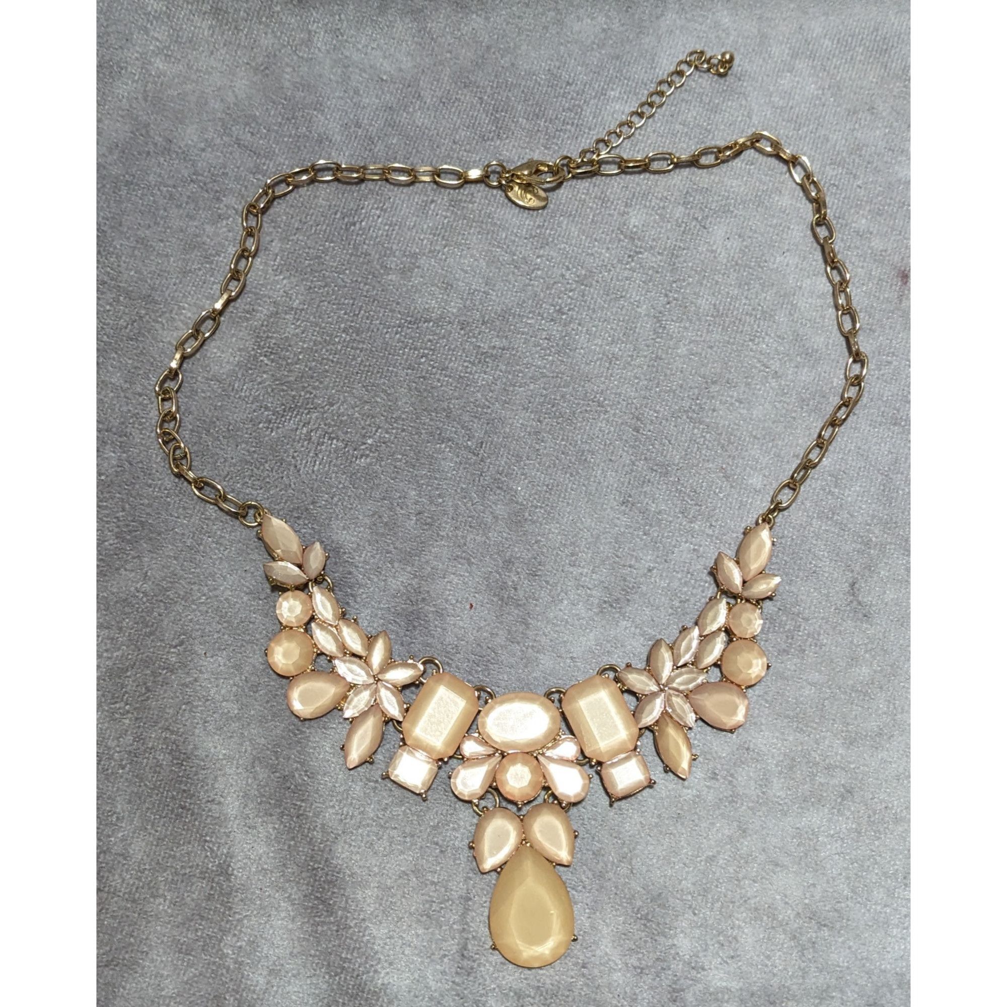 Other Peach Gemmed Charming Charlie Floral Statement Necklace Size ONE SIZE - 8 Thumbnail