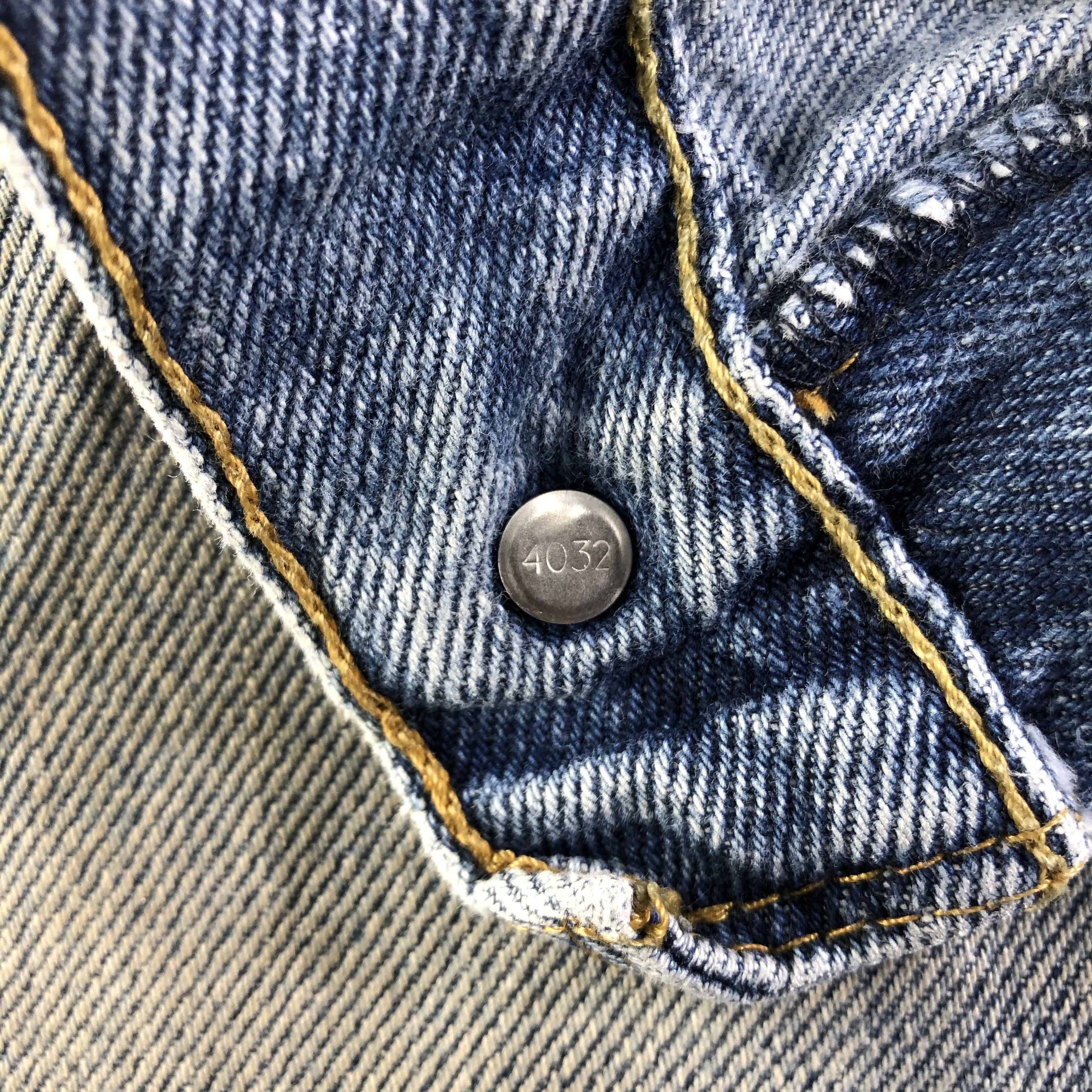 Levi's Vintage Light Wash Levis 505 Jeans-J4222 Size US 35 - 9 Thumbnail