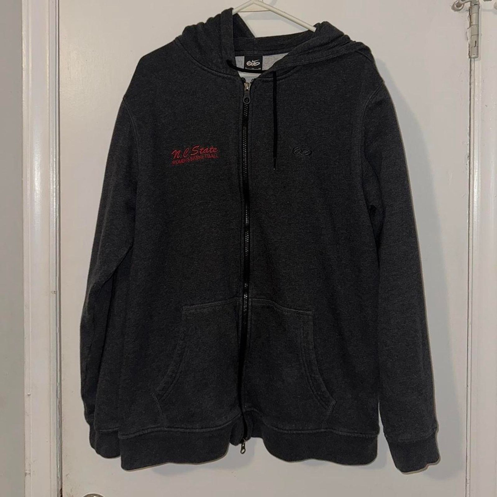 Nike Vintage Nike 6.0 NC State Basketball Zip Up Hoodie size XL Size US XL / EU 56 / 4 - 1 Thumbnail