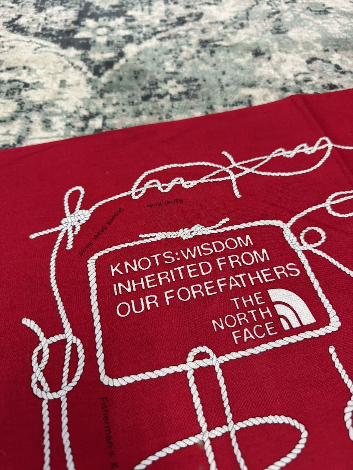 The North Face THE NORTH FACE KNOTS PRINTED HANDKERCHIEF SCARF Size ONE SIZE - 5 Thumbnail