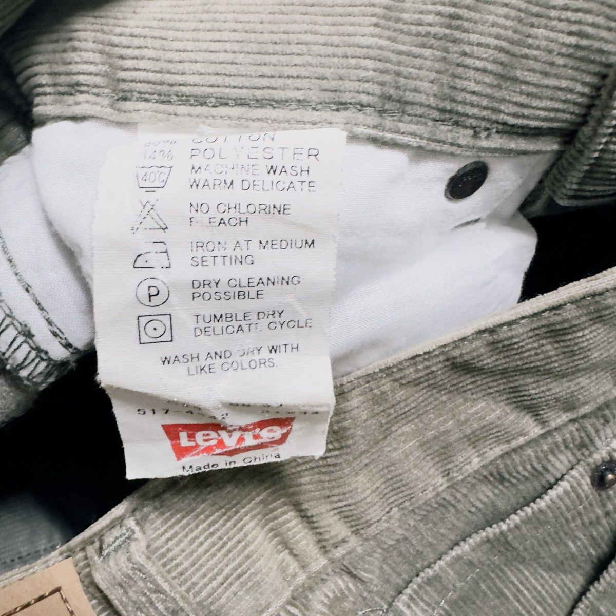 Levi's Vintage Levis 517 Green Corduroy Flare Jeans Hedi Slimane Size US 30 / EU 46 - 19 Thumbnail