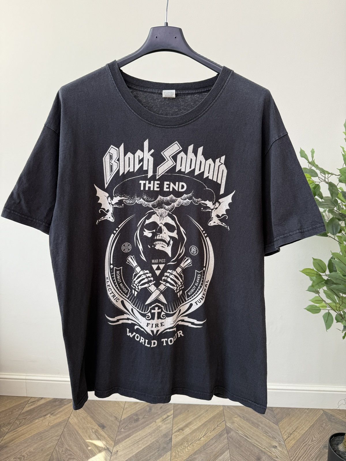 Other Vintage 2016 Black Sabbath The End World Tour Skull T-Shirt Size US XL / EU 56 / 4 - 2 Thumbnail