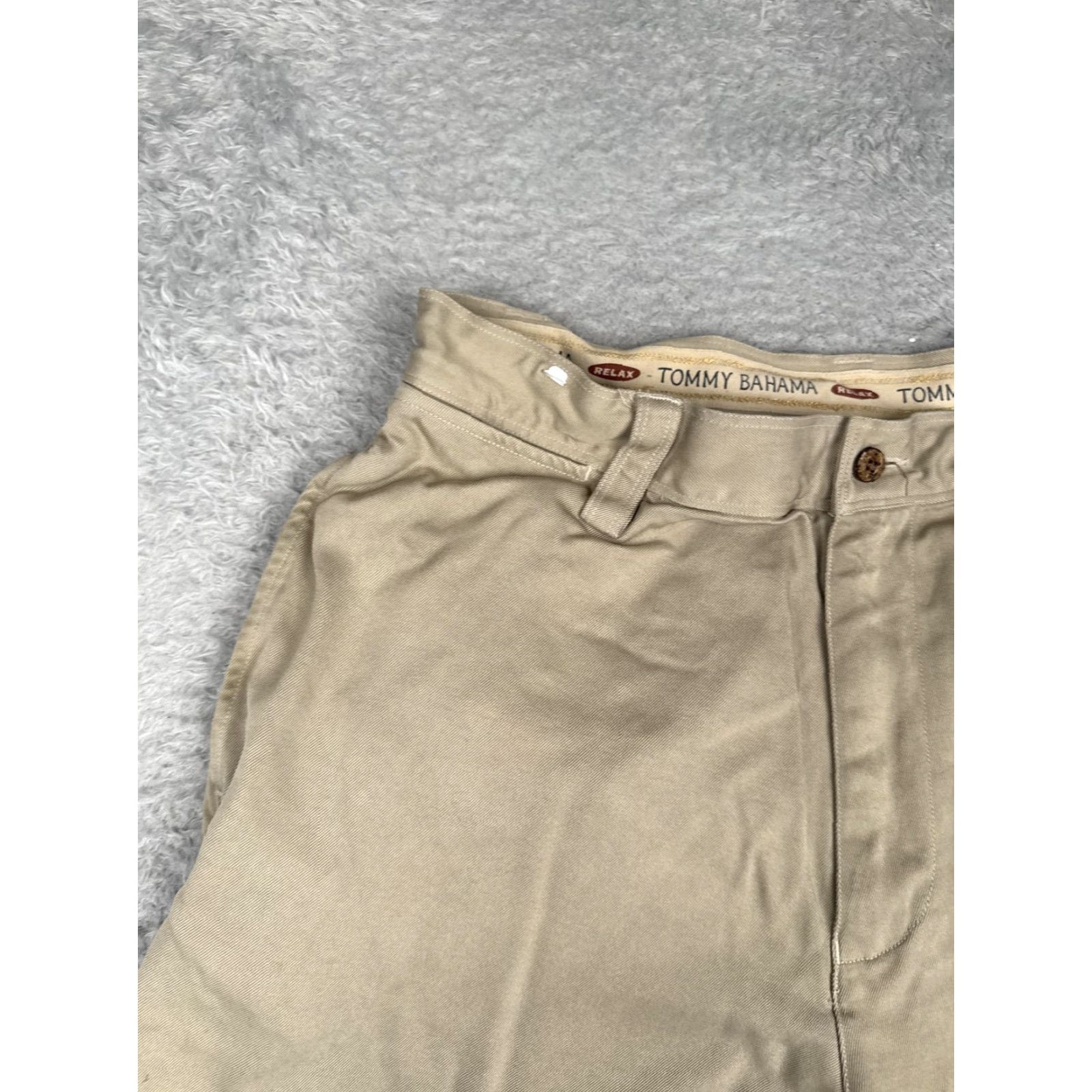 Tommy Bahama Tommy Bahama Shorts Mens 33 Khaki 100% Silk Chino Flat Front Golf Casual Size US 33 - 4 Thumbnail