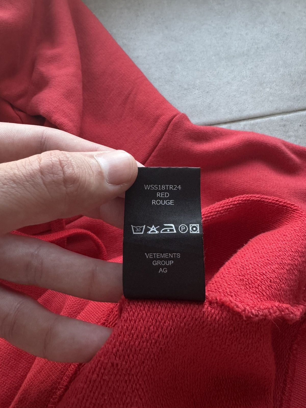 Tommy Hilfiger × Vetements Vetements X Tommy Hilfiger Red Oversize M Size Cotton Hoodie Pullover Sweatshirt Size US M / EU 48-50 / 2 - 13 Thumbnail