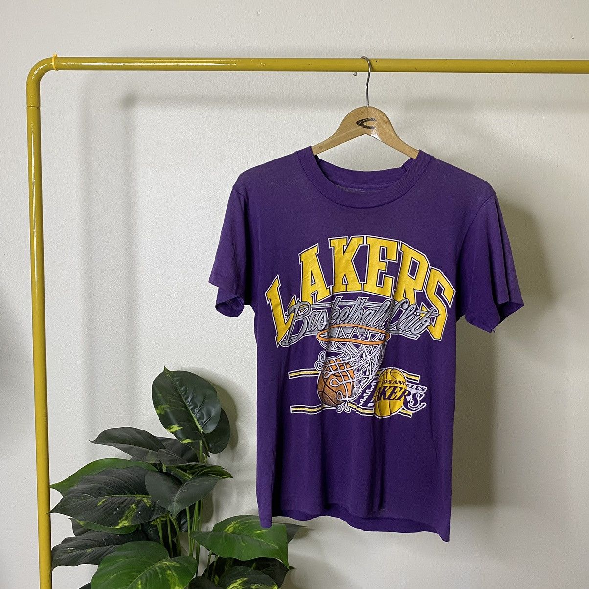 NBA × Vintage Vintage 1980s LA Lakers NBA T Shirt Size US S / EU 44-46 / 1 - 1 Thumbnail