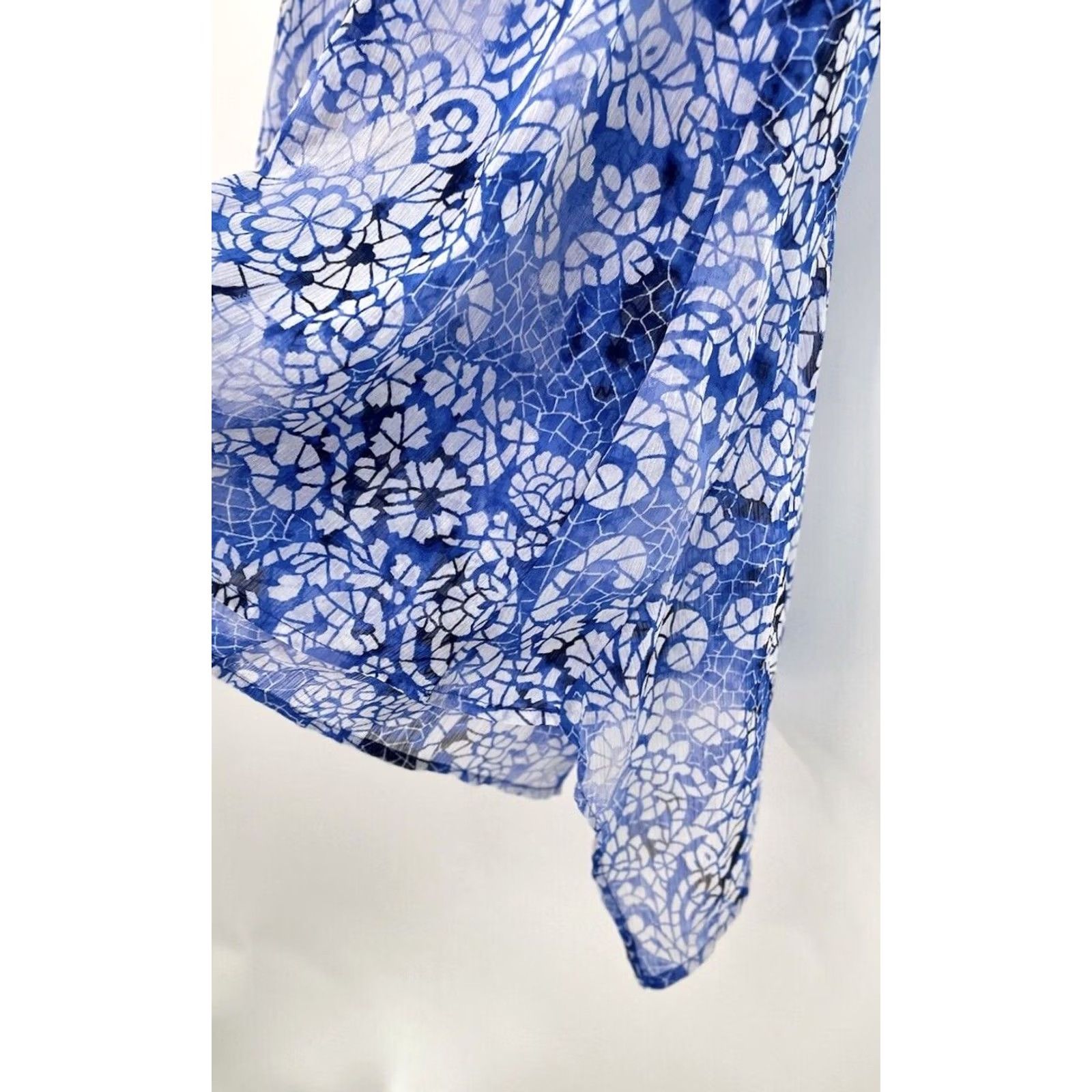 Vintage Fever Tank Top Women Floral Print Lightweight Chiffon Sleeveless Round Neck Button Asymmetrical High Low S Blue Size S / US 4 / IT 40 - 3 Thumbnail