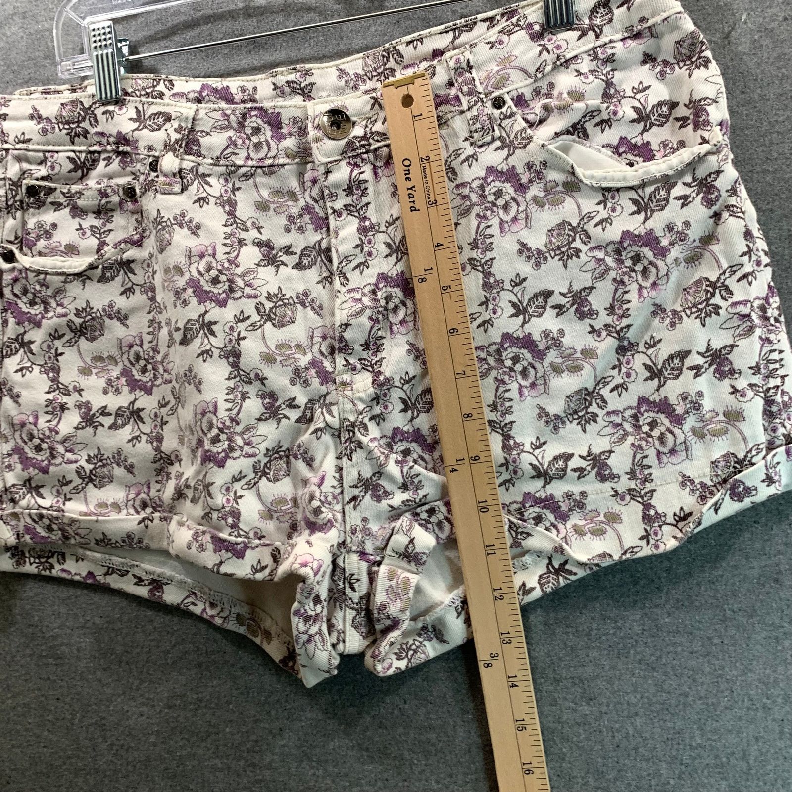 Other Floral Print Shorts Women Size 18 Size 40" / US 18 - 5 Thumbnail