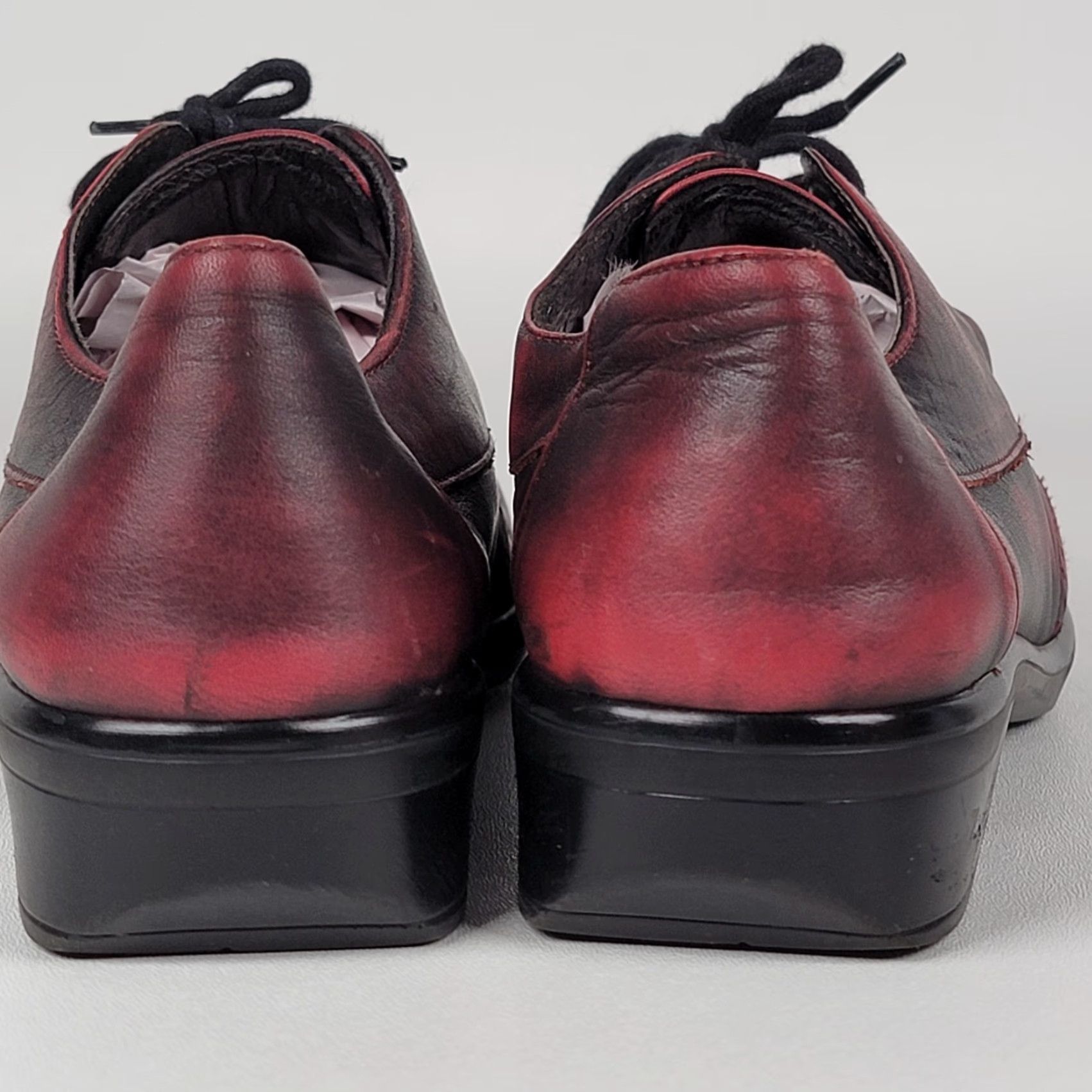 Vintage VINTAGE Naot Footwear Lako Volcanic Red Leather Oxfords Women EU 42 US 11 Flat Lace Up Oxford Shoes Red Leather) Size US 11 / IT 41 - 5 Thumbnail