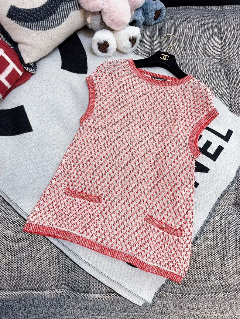 Chanel Chanel White background red and white crochet knitted slee Size XS / US 0-2 / IT 36-38 - 3 Thumbnail