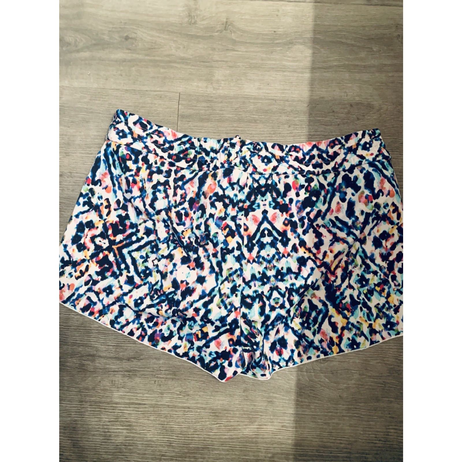 Athleta Athleta Running Shorts Size M Multicolor Print Stretch Workout Hypersonic Sonar Size 32" / US 10 / IT 46 - 3 Thumbnail