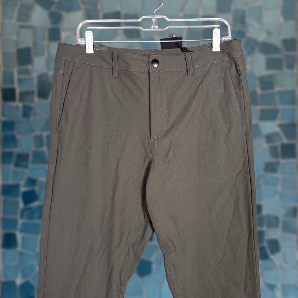 UES Clothing Cuts AO Pant Men Slim Fit Slate Tech Chino 33x32 Versaknit 33/32 MB10142VCM Size US 33 - 1 Thumbnail