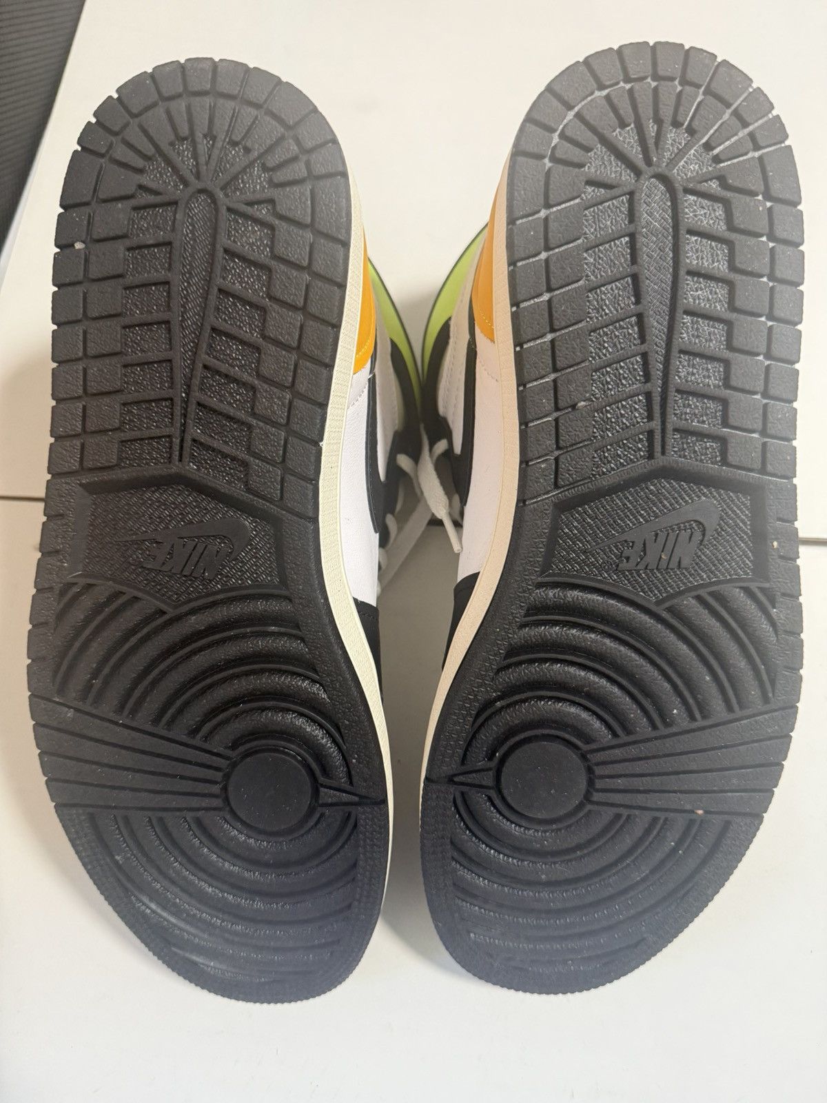 Jordan Brand Jordan 1 High - Volt Gold Size US 11.5 / EU 44-45 - 6 Thumbnail