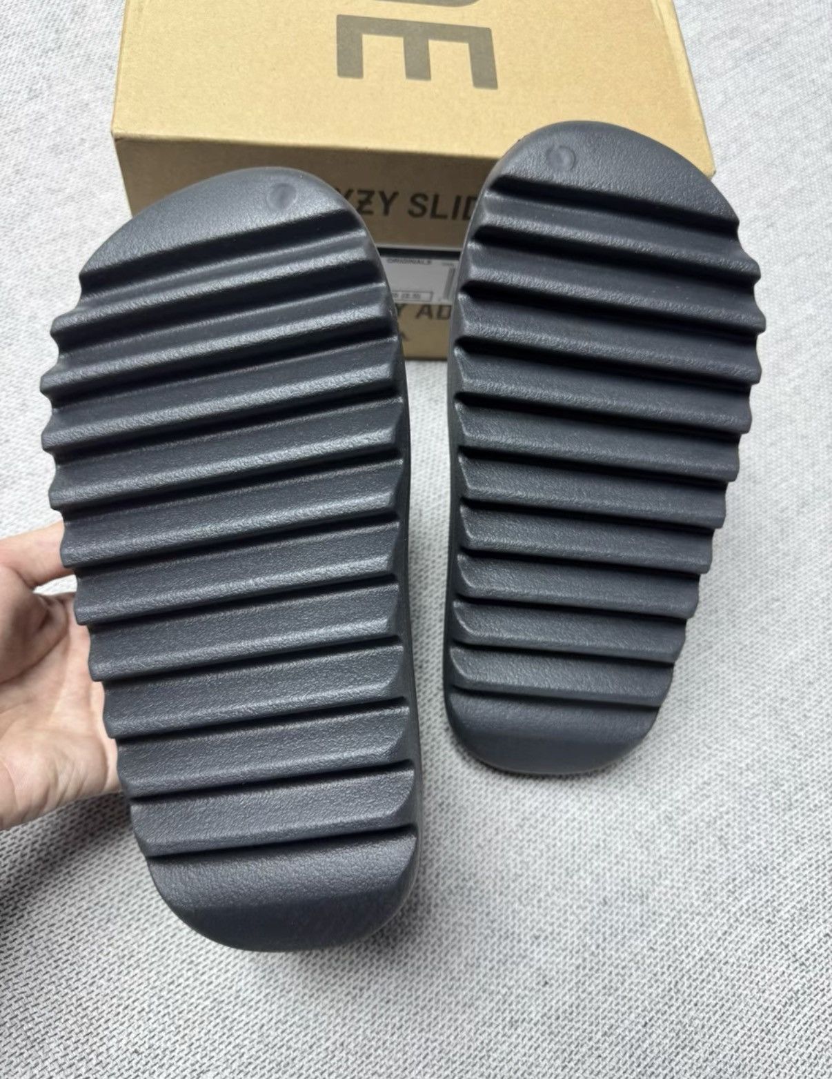 Adidas Adidas Yeezy Slide Onyx HQ6448 K37 Size US 9 / IT 39 - 3 Thumbnail