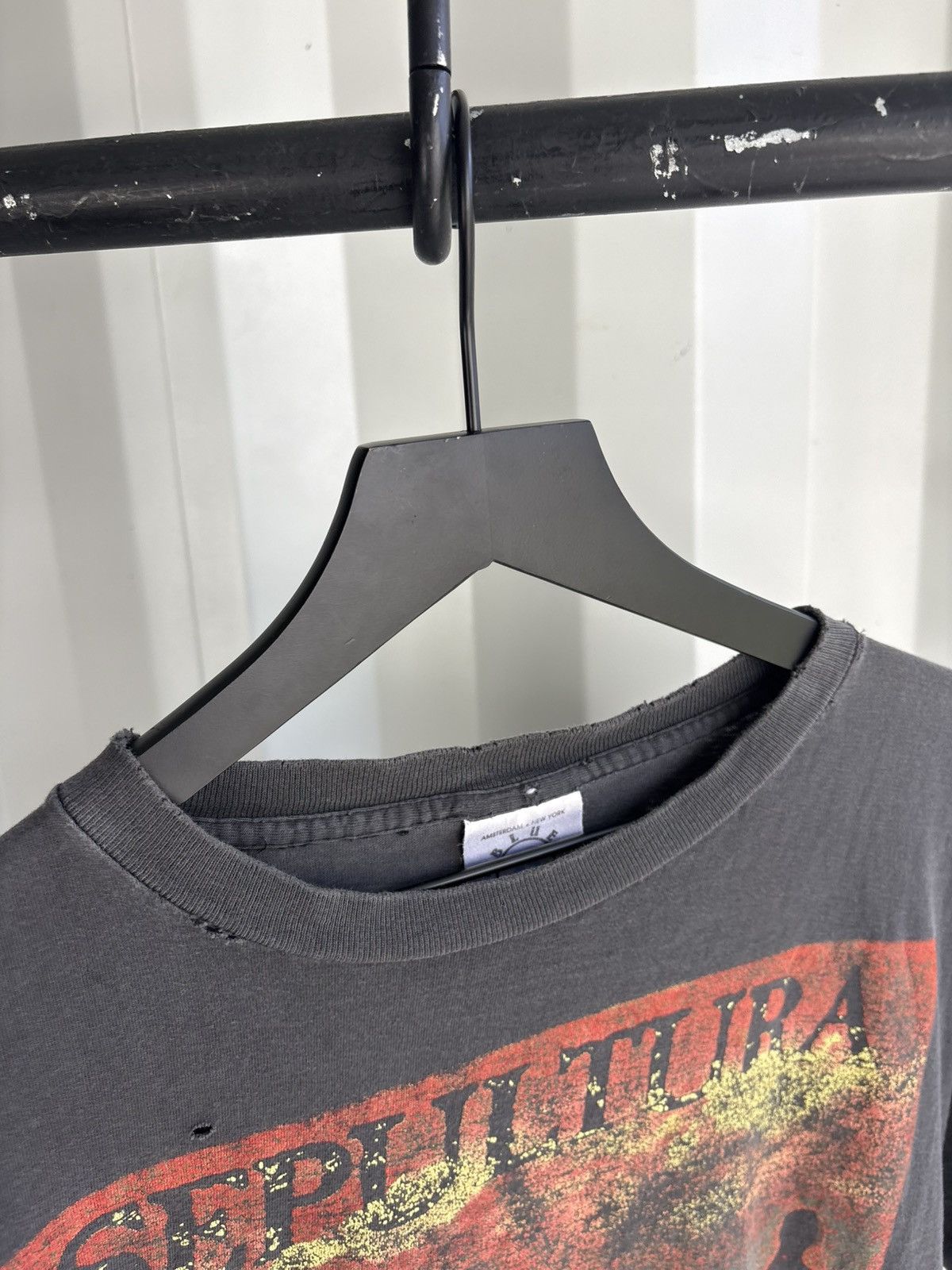 Band Tees Thrashed Sepultura Roots Faded Distressed Shirt GRUNGE Band Size US XL / EU 56 / 4 - 7 Thumbnail