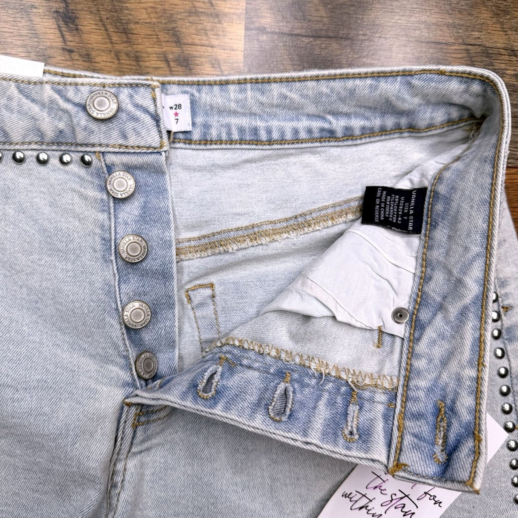 Vintage Vanilla Star Ivory Cut-Off Shorts Womens w28 7 High Rise Stretch Studded 5-Pocket Denim Inseam 2.5 in Size 28" / US 6 / IT 42 - 4 Thumbnail