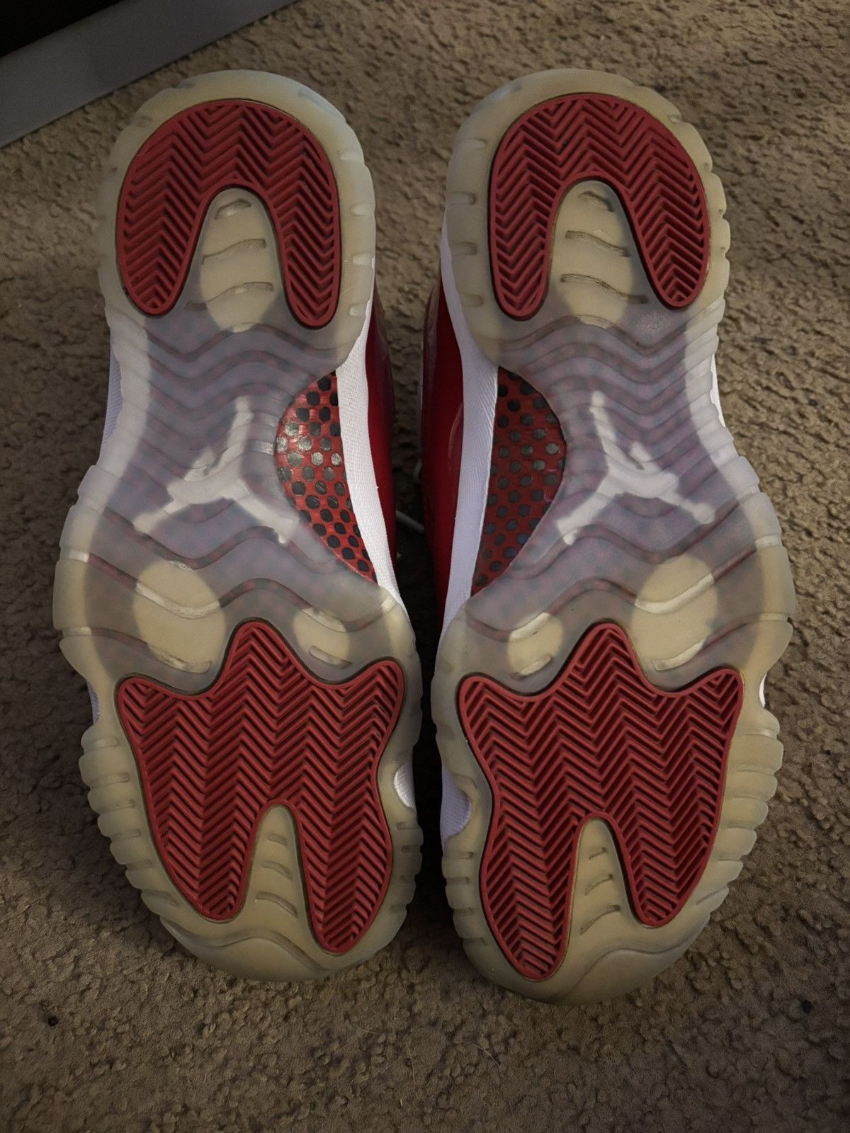 Jordan Brand Jordan 11 “Cherry 2022” Size US 10.5 / EU 43-44 - 4 Thumbnail