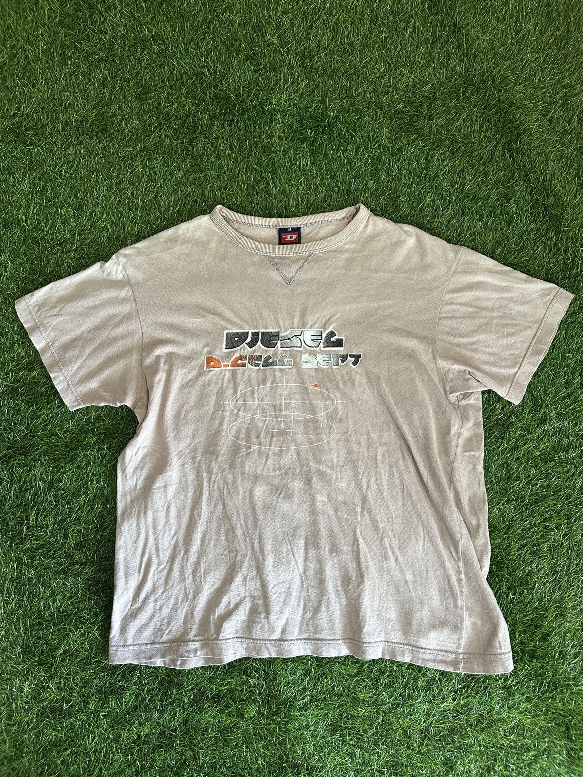 Diesel Vintage y2k diesel d cell dept tee shirt size medium Size US M / EU 48-50 / 2 - 1 Thumbnail