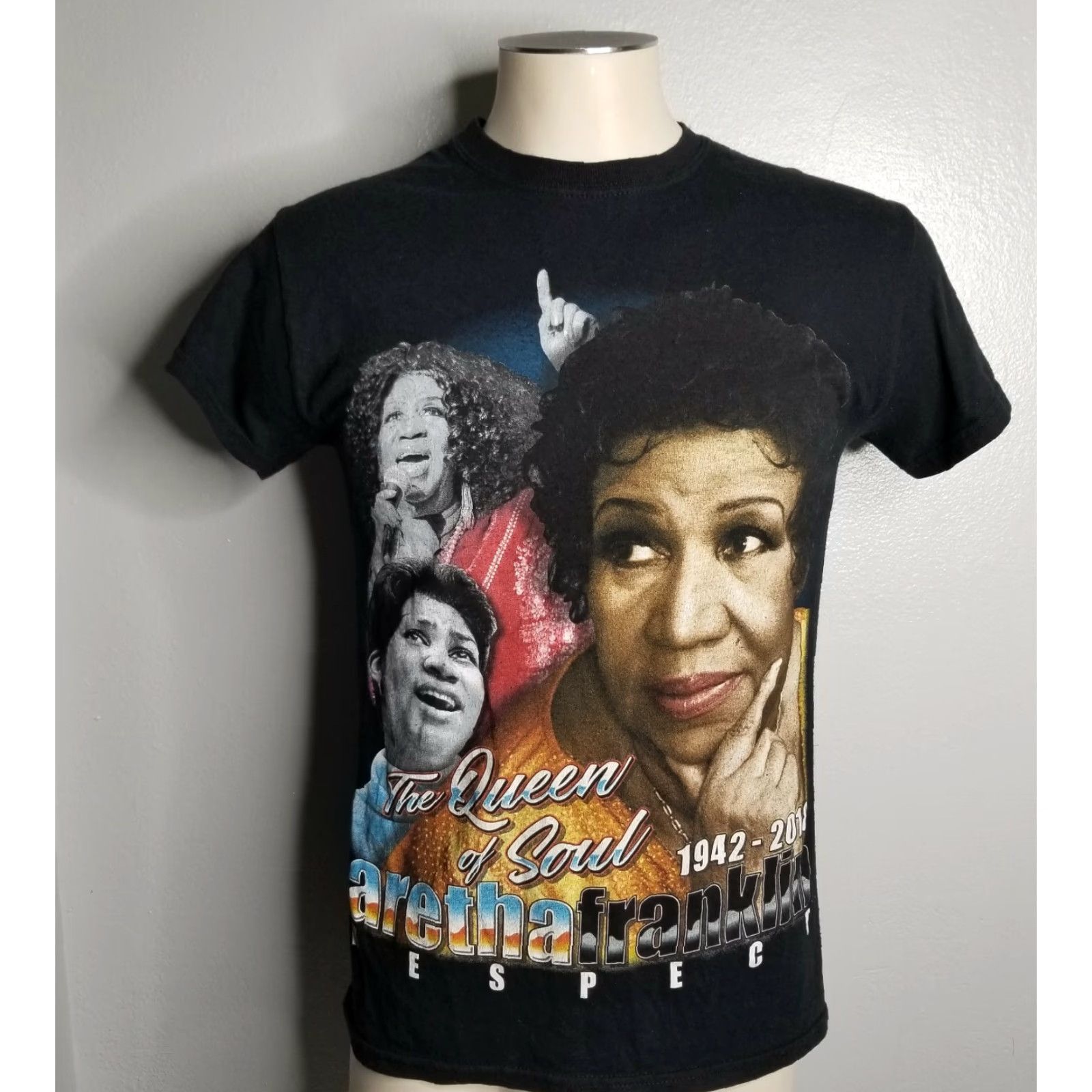 Gildan Mens S Aretha Franklin The Queen Of Soul 2018 Respect RIP Double Sided T Shirt Size US S / EU 44-46 / 1 - 2 Thumbnail