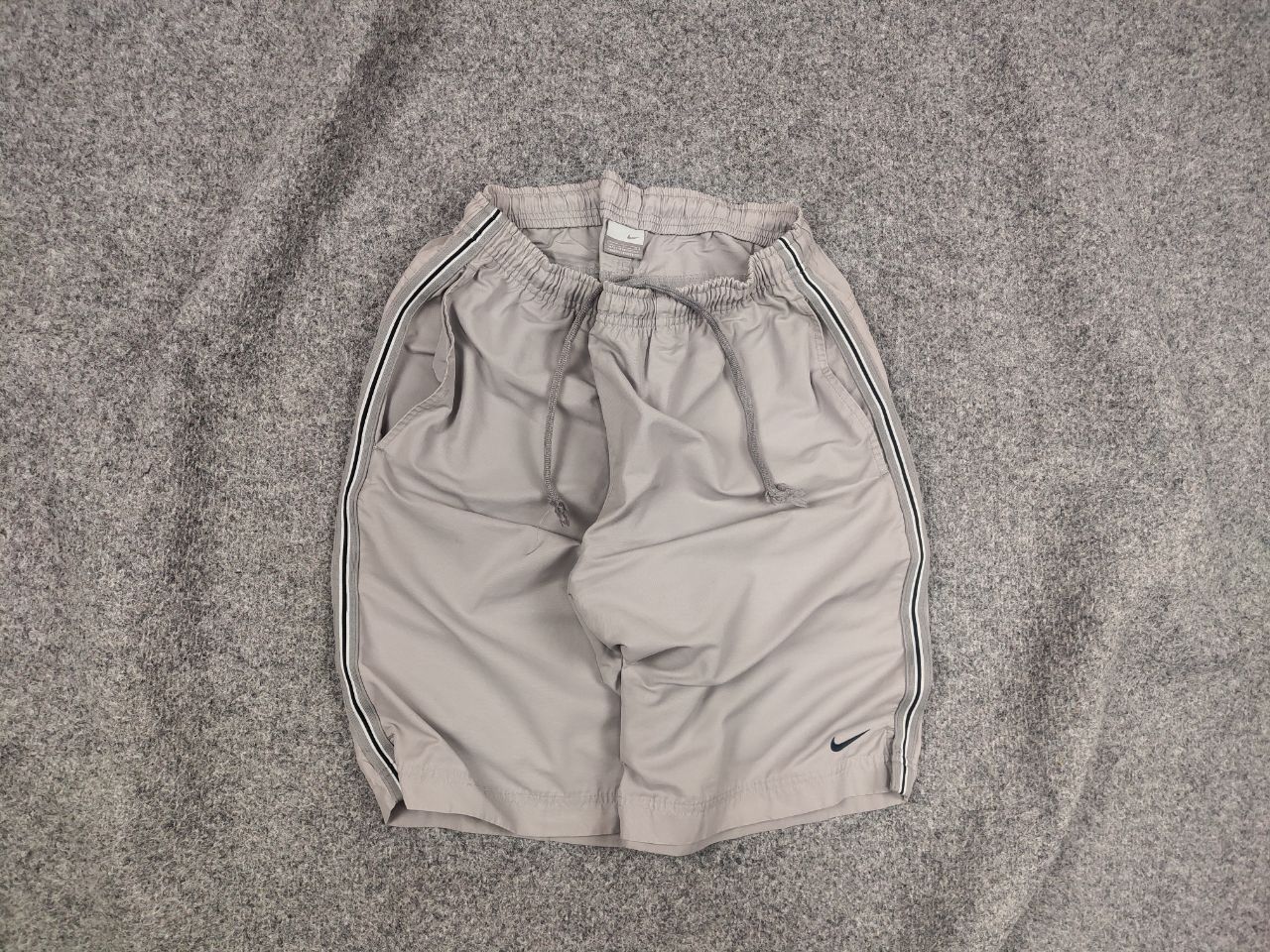 Nike Vintage Nike Swoosh Gray Light Pocket shorts Y2K Style Size US 34 / EU 50 - 1 Thumbnail