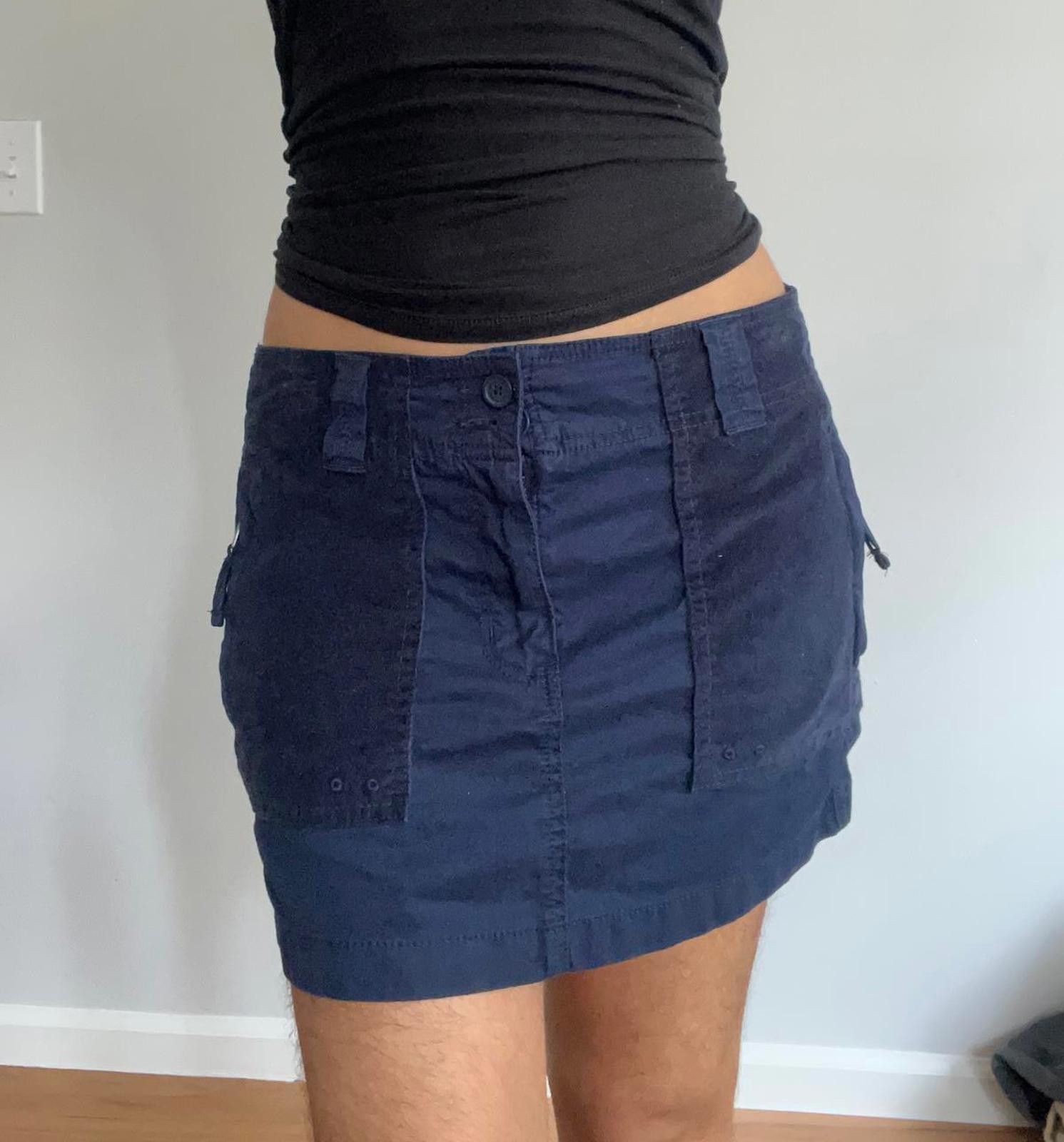 Abercrombie & Fitch Women’s navy blue Abercrombie and fitch mini skirt Size 28" / US 6 / IT 42 - 2 Thumbnail