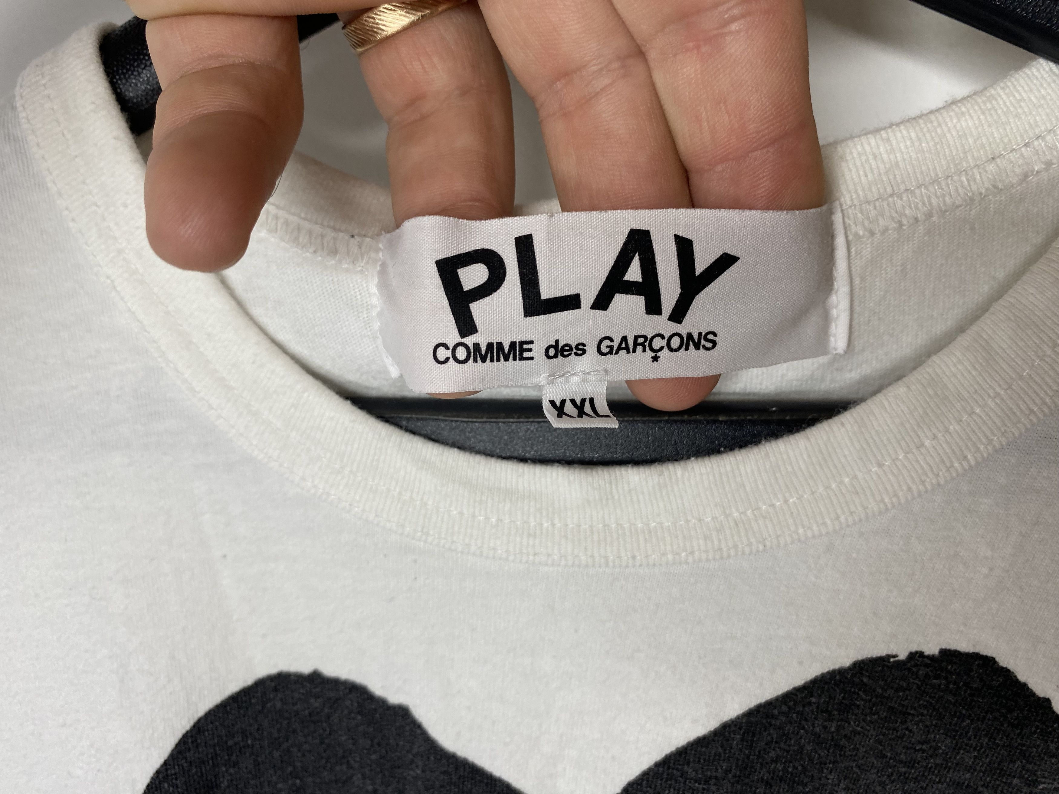 Comme des Garcons PLAY COMME DES GARCONS PLAY BIG PEEPING HEART LOGO T SHIRT Size US XL / EU 56 / 4 - 4 Thumbnail
