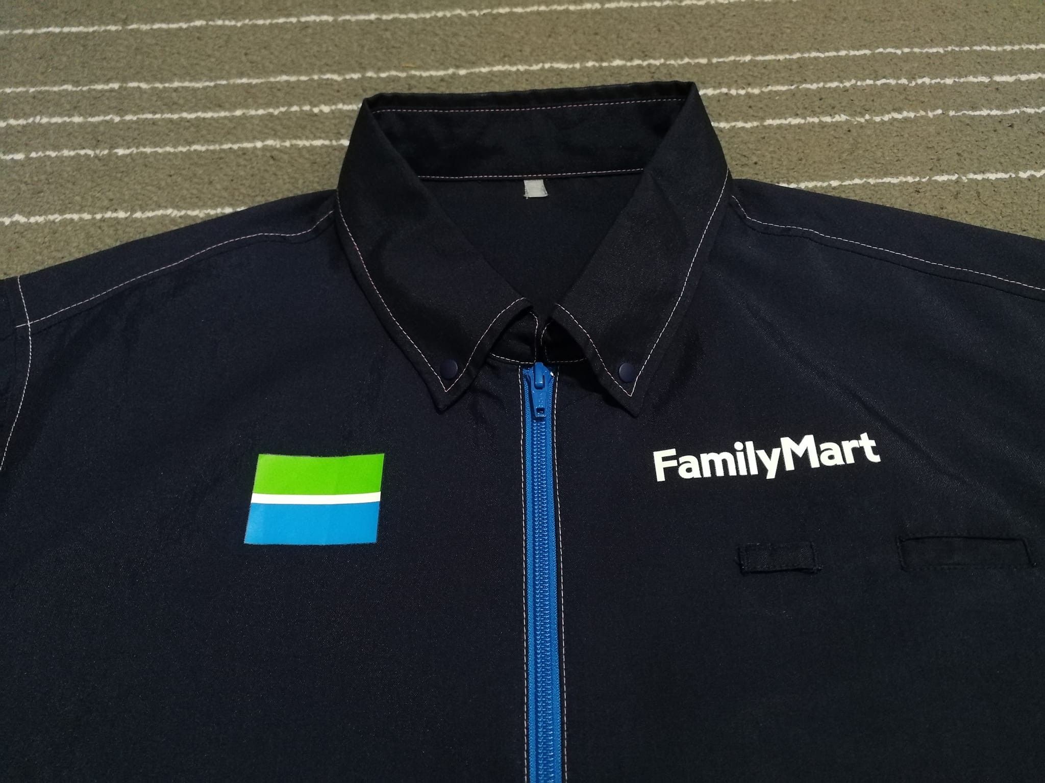 Vintage Family Mart OG Uniform unisex M 1771 Size US M / EU 48-50 / 2 - 6 Thumbnail