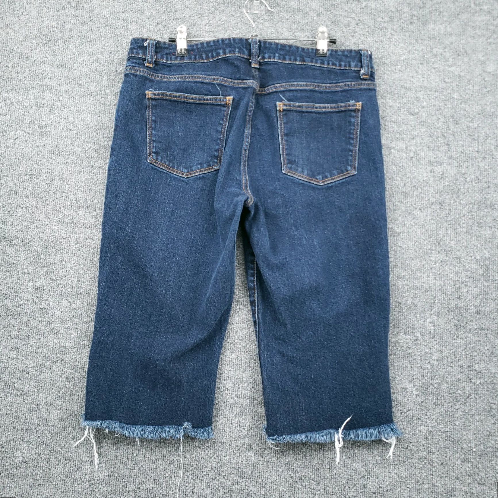 Talbots Talbots Shorts Womens 4 Blue Skimmer Mid Rise Fray Hem Pockets Dark Wash Denim"} Size 24" / US 00 / IT 34 - 2 Thumbnail