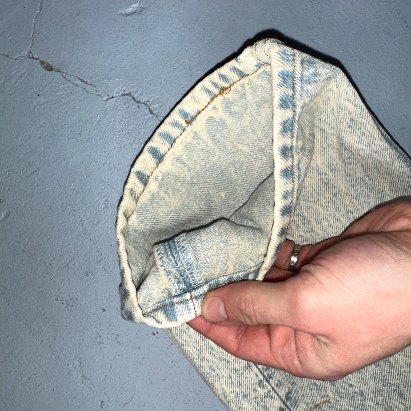 Levi's VINTAGE Levi's 501 Jeans - USA 90s Straight Mid Rise Blue Light Wash 30x34 Mens Regular 34 Inseam 501 Series Size US 30 / EU 46 - 4 Thumbnail