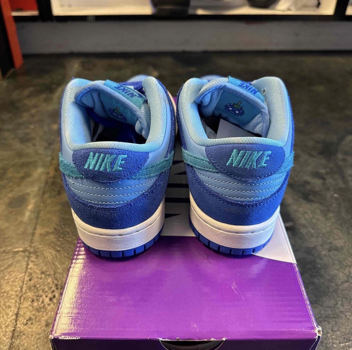 Nike SB Dunk Low SB Blue Raspberry Size US 6.5 / EU 39-40 - 4 Thumbnail