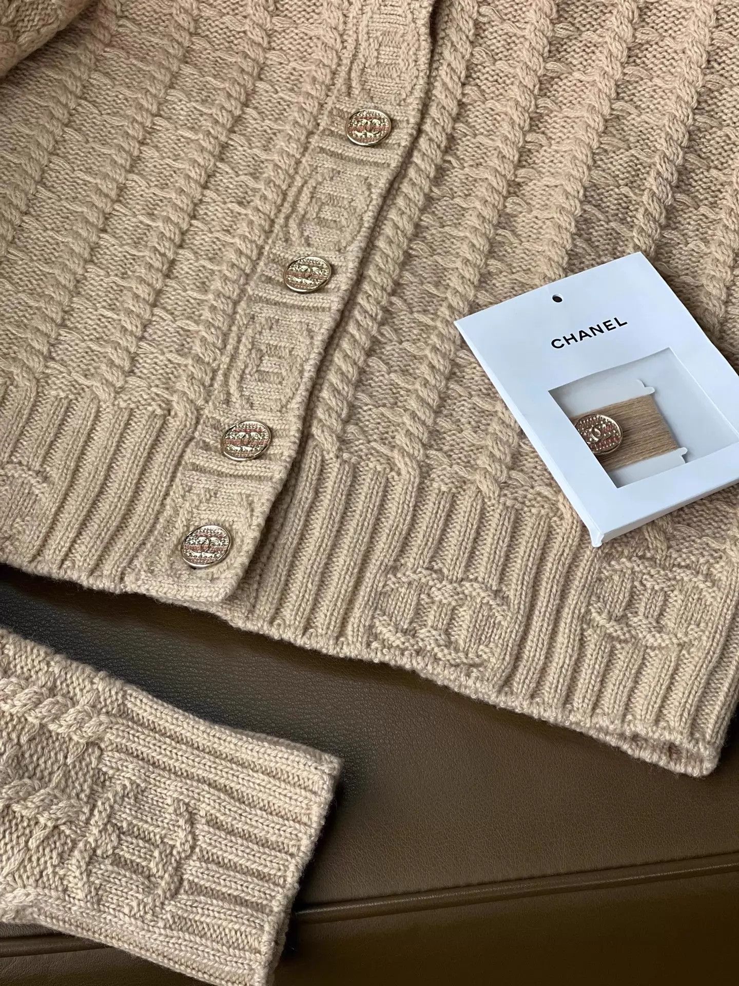 Chanel Chanel light camel CC logo round neck knit 36 reversible Size XS / US 0-2 / IT 36-38 - 1 Thumbnail