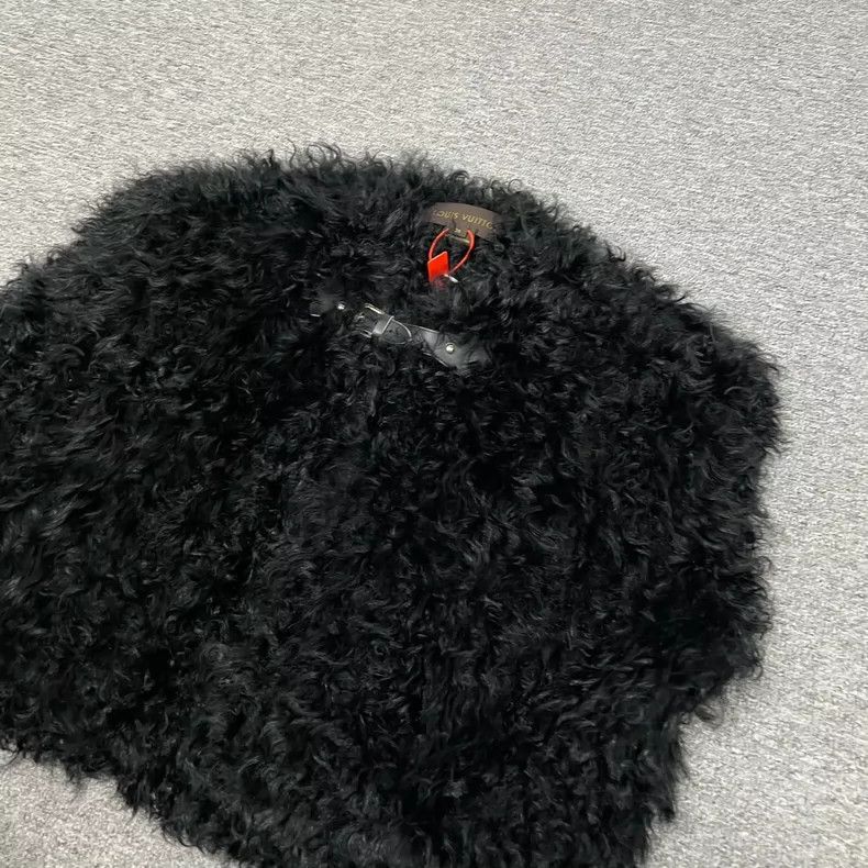 Louis Vuitton Louis Vuitton Fur Cape 2505-Nextarrow Size XS / US 0-2 / IT 36-38 - 3 Thumbnail