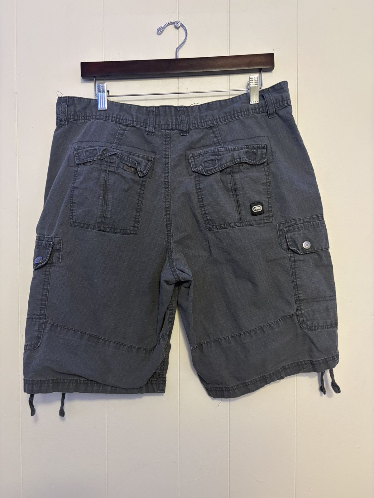 Ecko Unltd. Ecko Unltd. grey cargo shorts Size US 34 / EU 50 - 4 Thumbnail