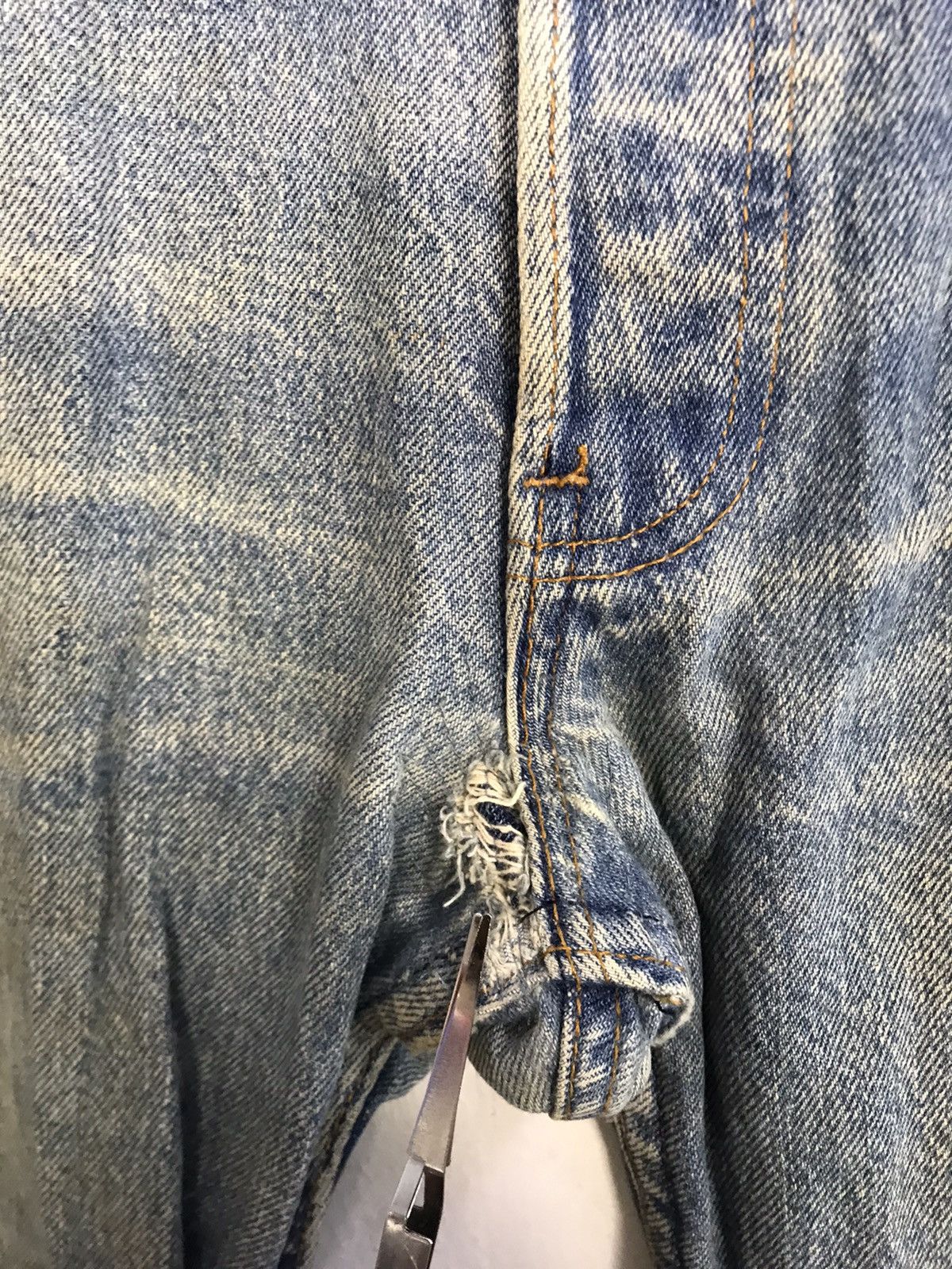 Levi's Vintage Clothing Levi's 80s Lot 501 Buttonfly Indigo Denim Beauty Fade Jeans Size US 35 - 16 Thumbnail