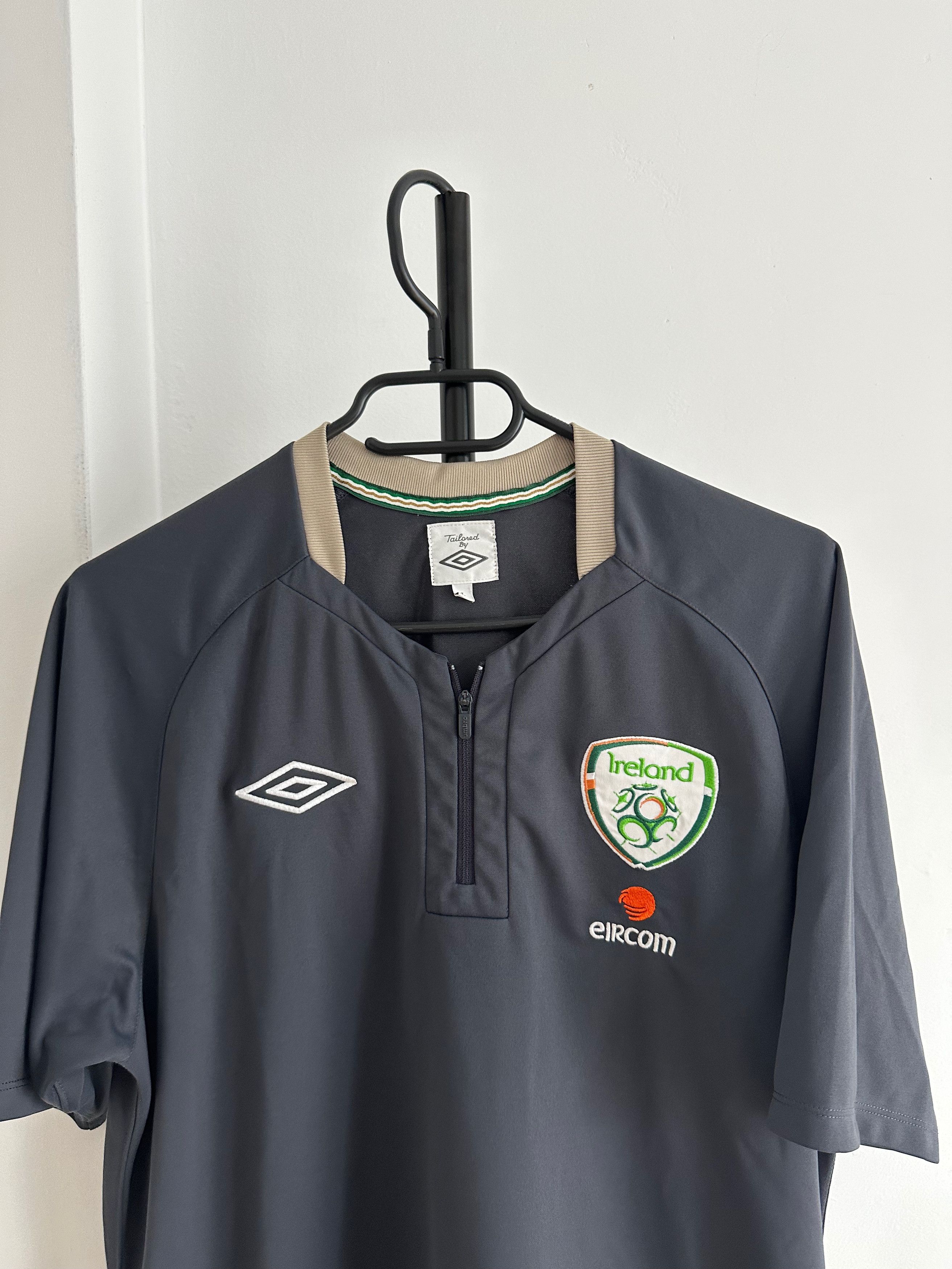 Umbro 2010 UMBRO zip Ireland Training Soccer jersey National Team Size US L / EU 52-54 / 3 - 2 Thumbnail