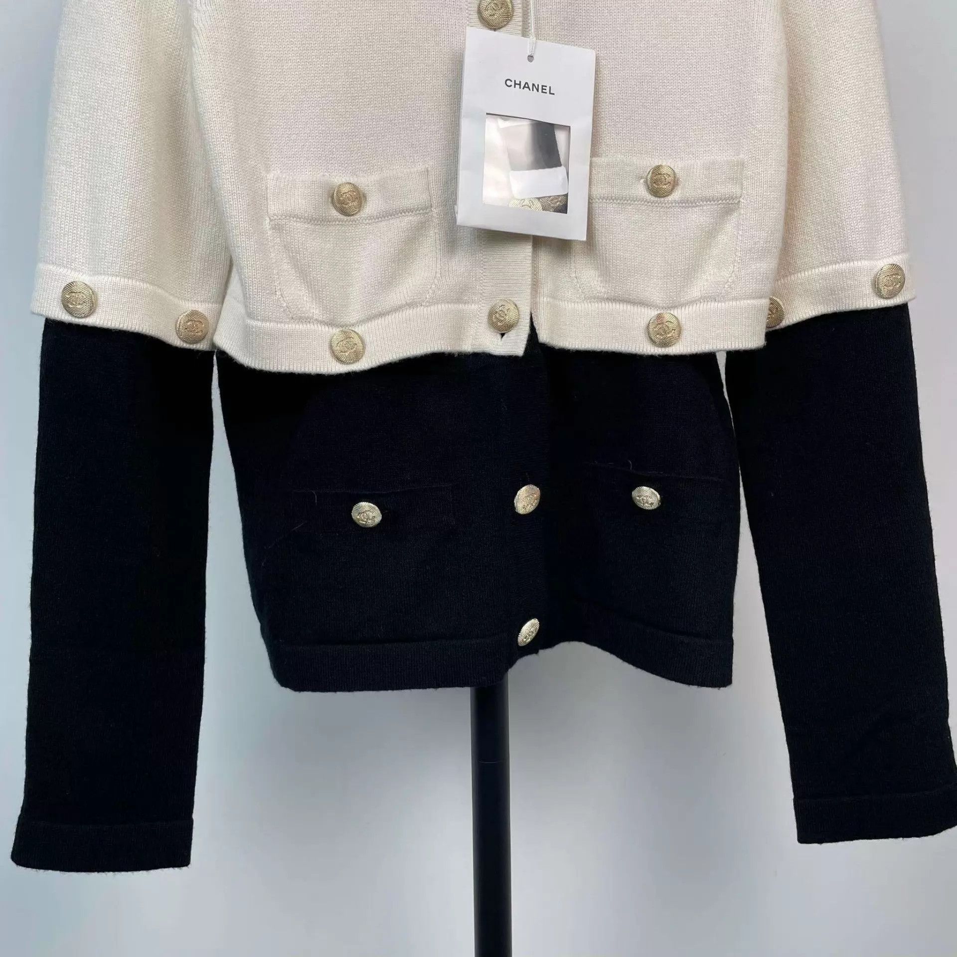 Chanel Chanel 22S new black & white colorblock cardigan 38 Size S / US 4 / IT 40 - 8 Thumbnail