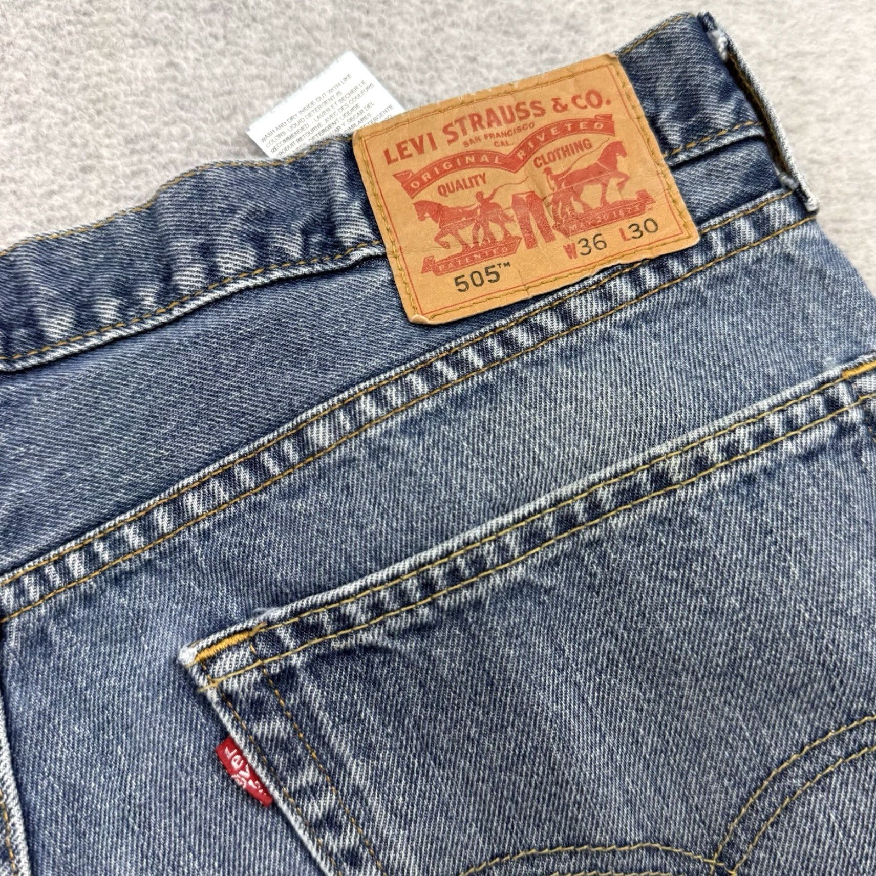 Levi's Levi's 505 Jeans Mens 36x30 Straight Denim Blue Cotton 100% Fabric Wash Dark Regular Waist 36 Inseam 30 Button Zip 5-Pocket Size US 36 / EU 52 - 4 Thumbnail