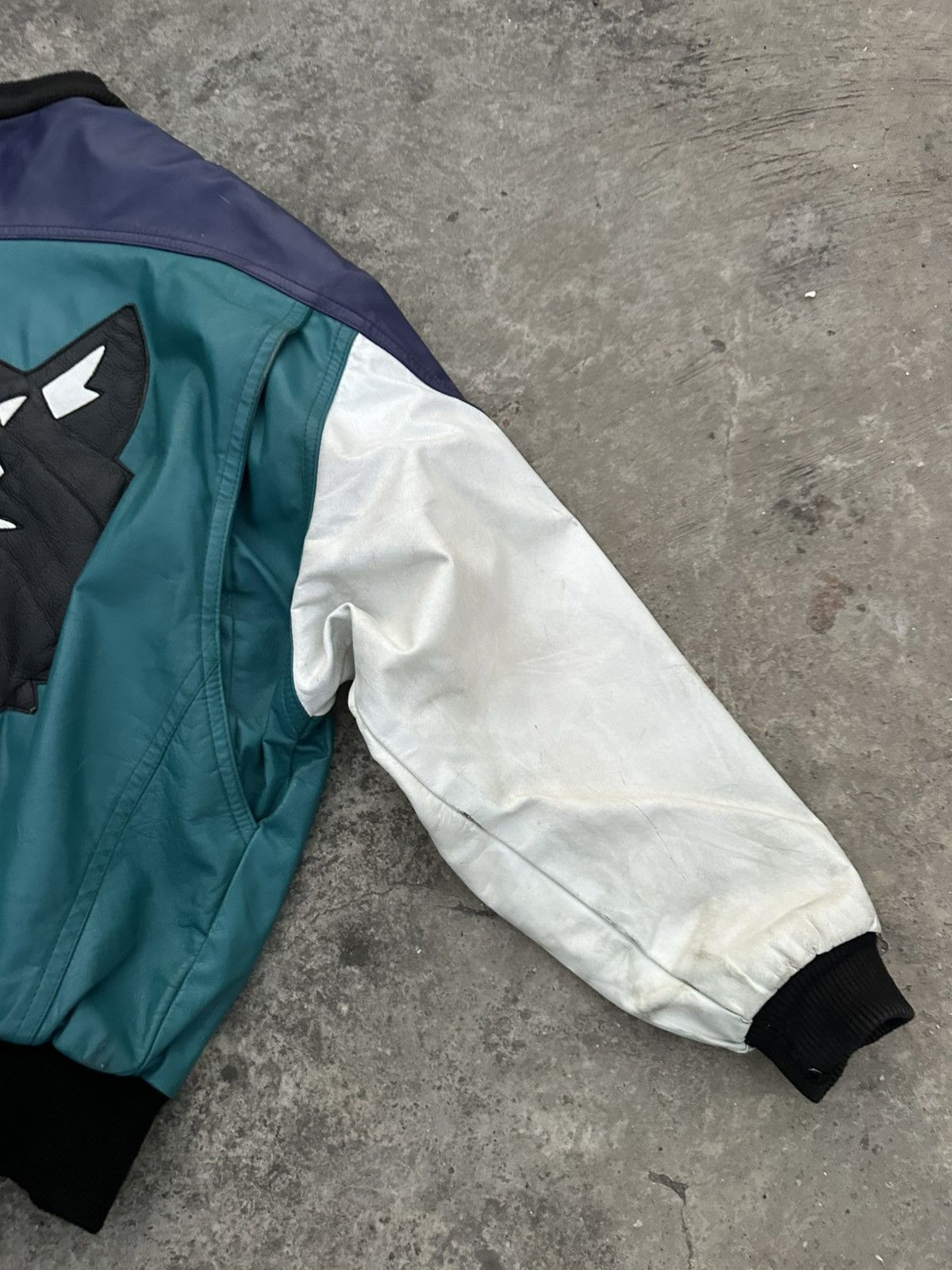 Vintage Vintage 90s Leather Bomber Jacket – Wolf Back Graphic Size US L / EU 52-54 / 3 - 8 Thumbnail
