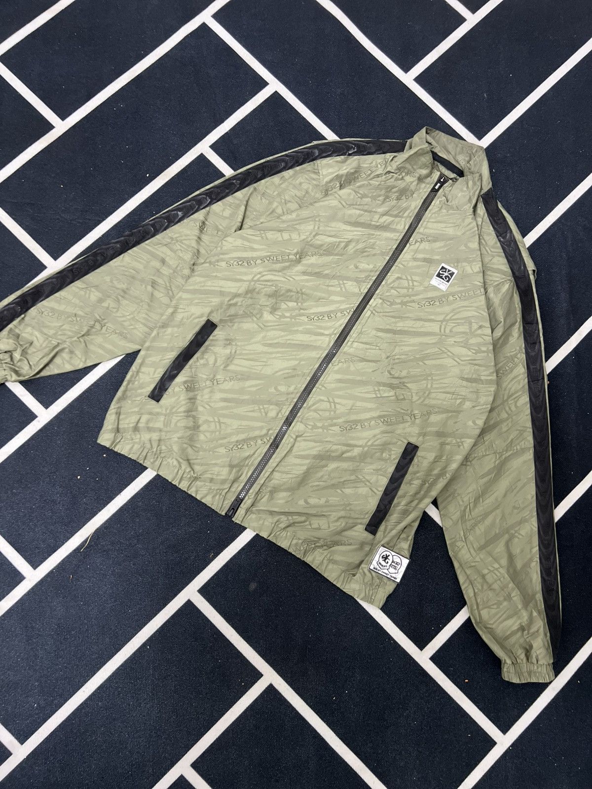 Japanese Brand SY32 by Sweet Years Size US L / EU 52-54 / 3 - 1 Thumbnail