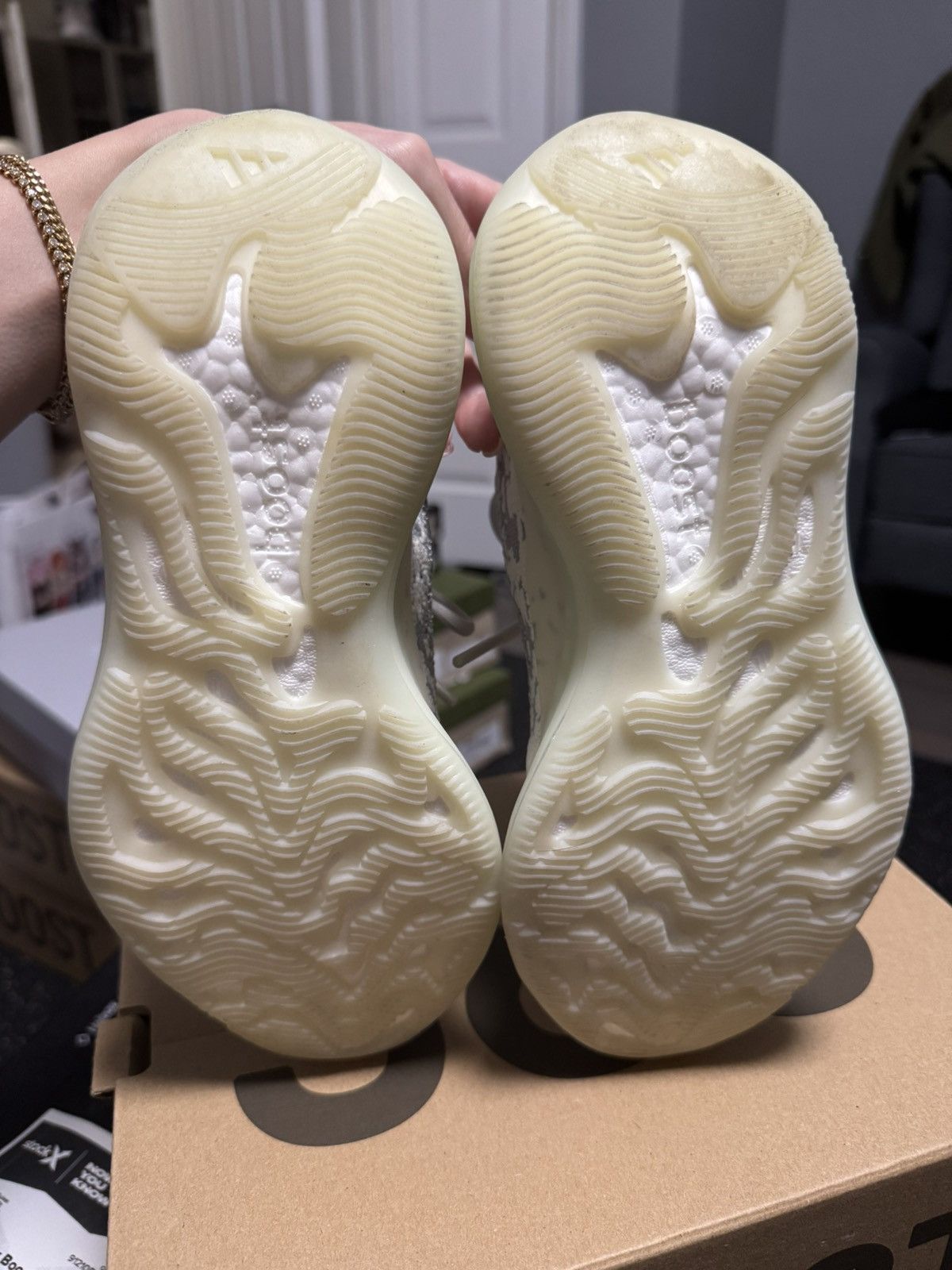 Adidas × Yeezy Adidas Yeezy Boost 380 sz 6Y Alien Size US 6 / EU 39 - 7 Thumbnail